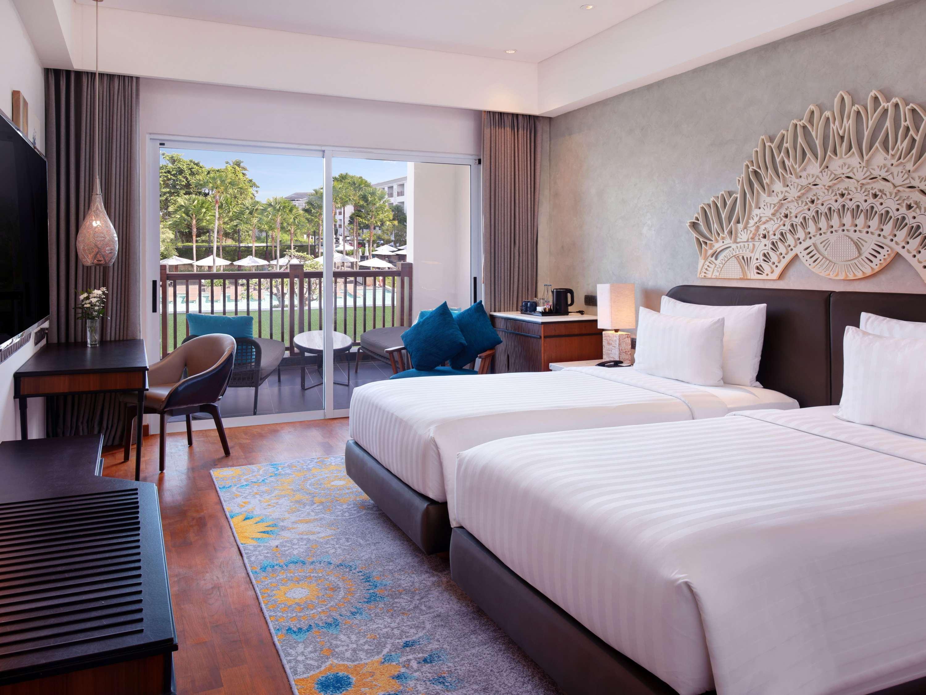 Twin Deluxe Pool View