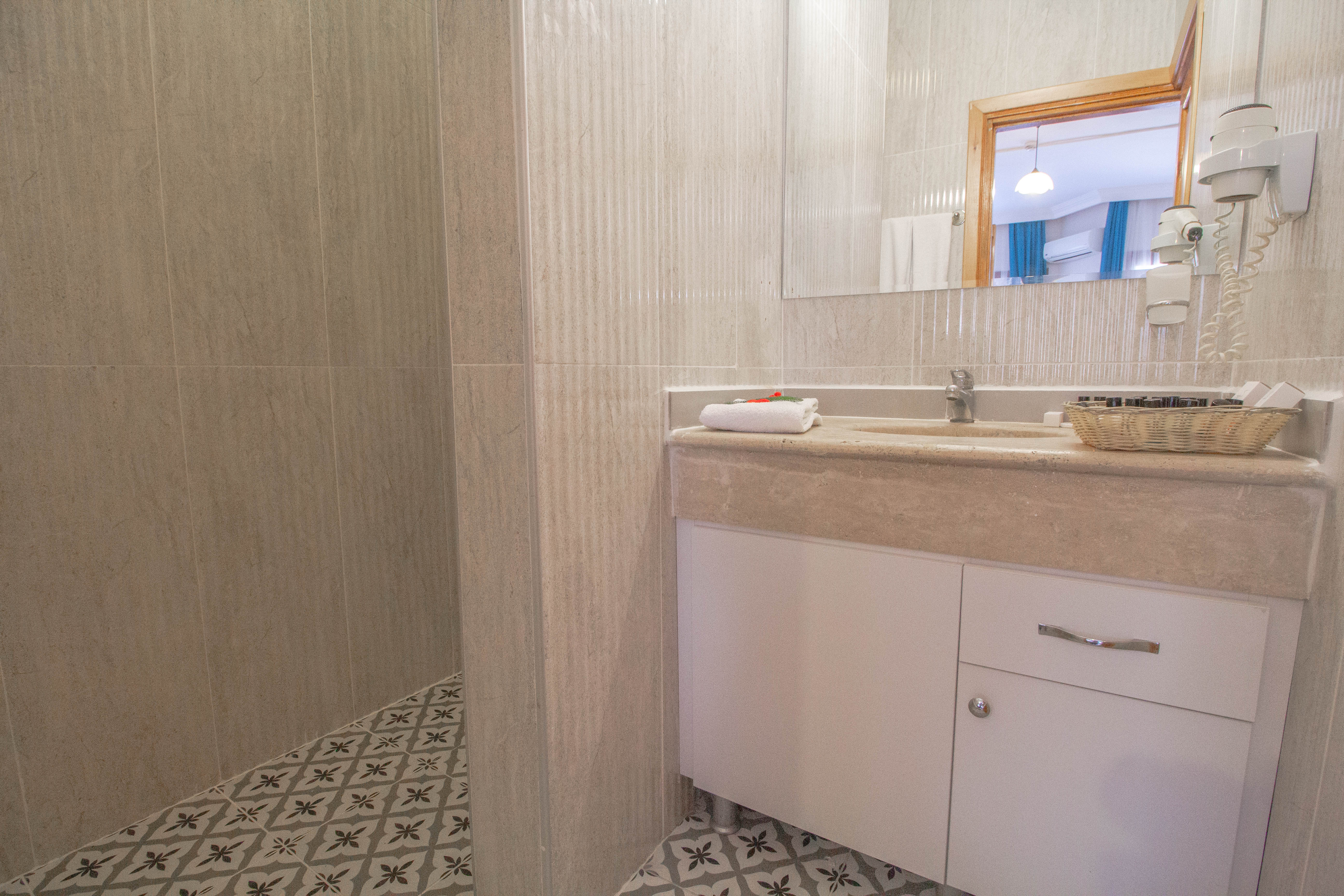 Room Bunk Bed with Shared Bathroom