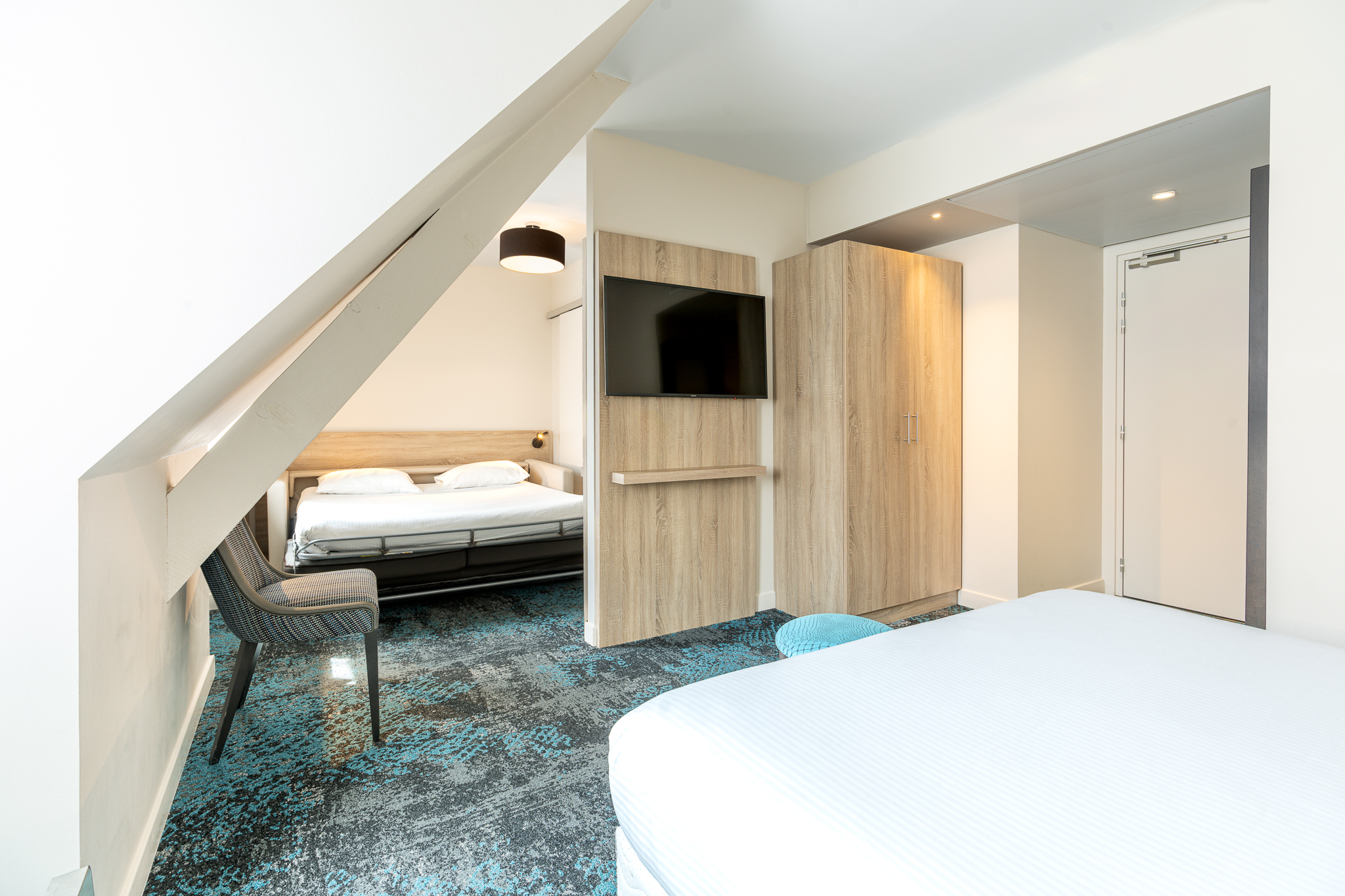 Quadruple One Bedroom One Bathroom