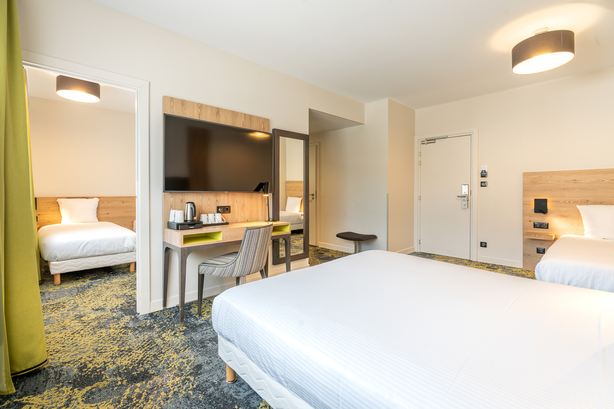 Quadruple One Bedroom One Bathroom