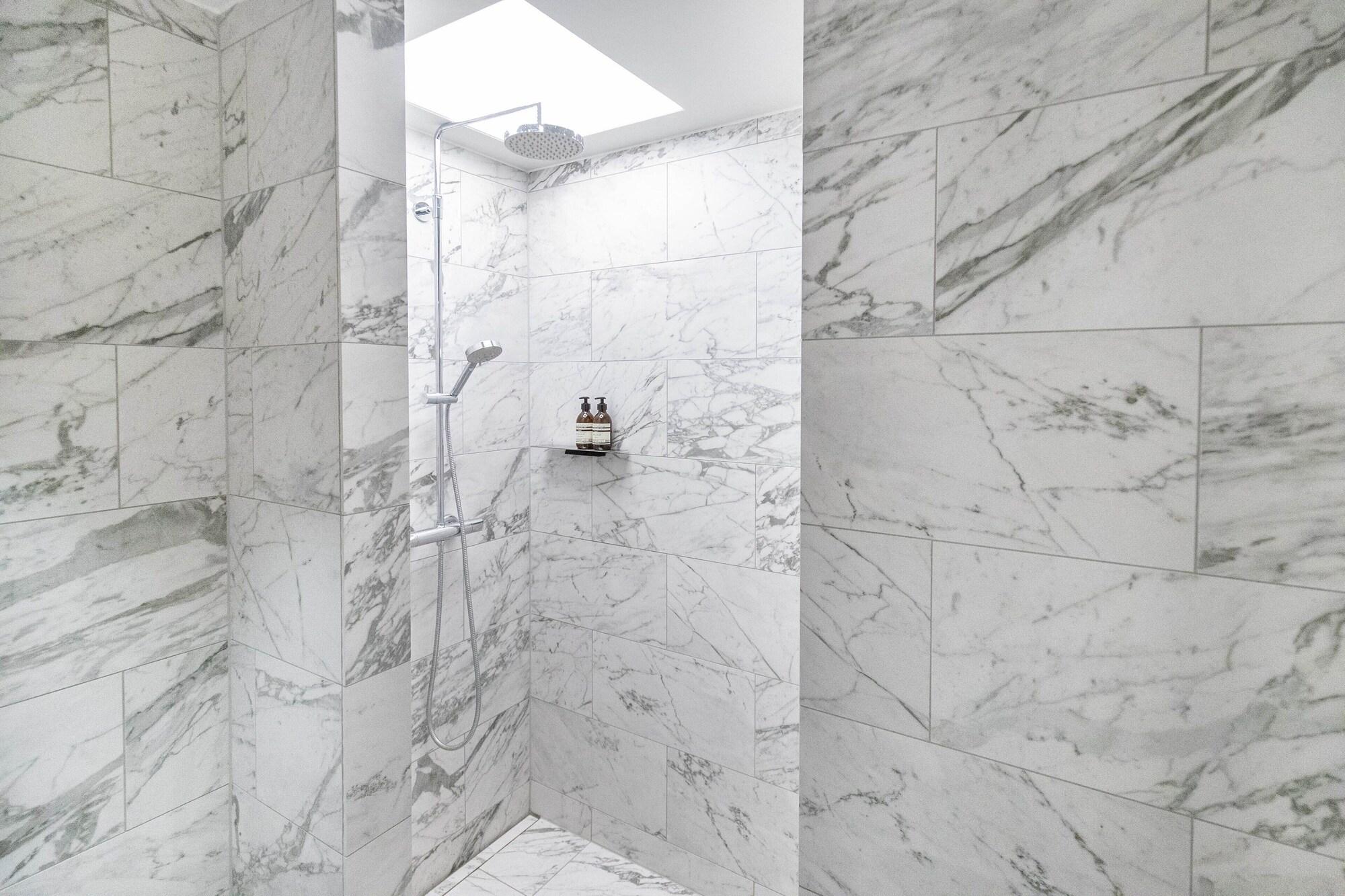 Double Deluxe King Bed