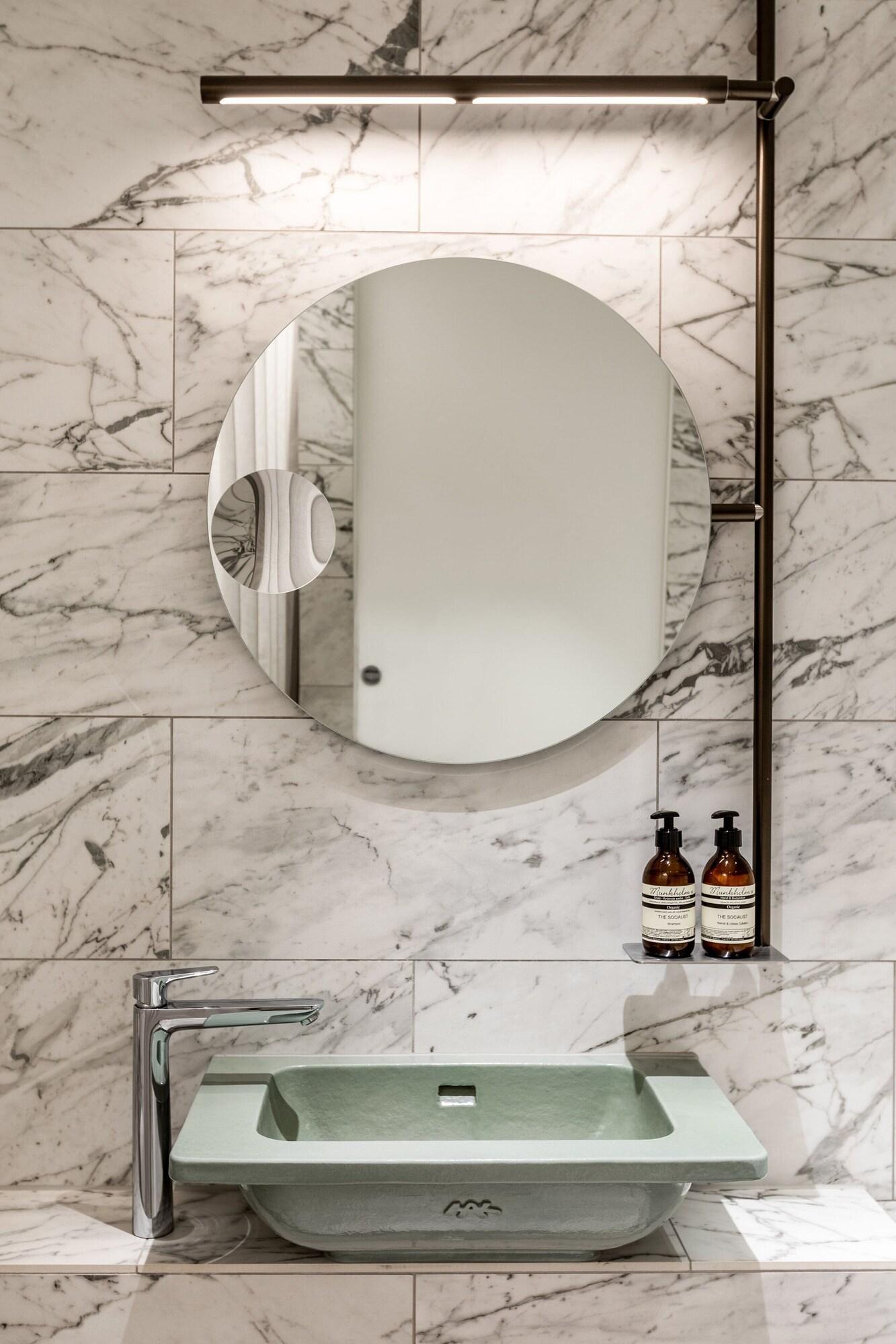 Double Deluxe King Bed