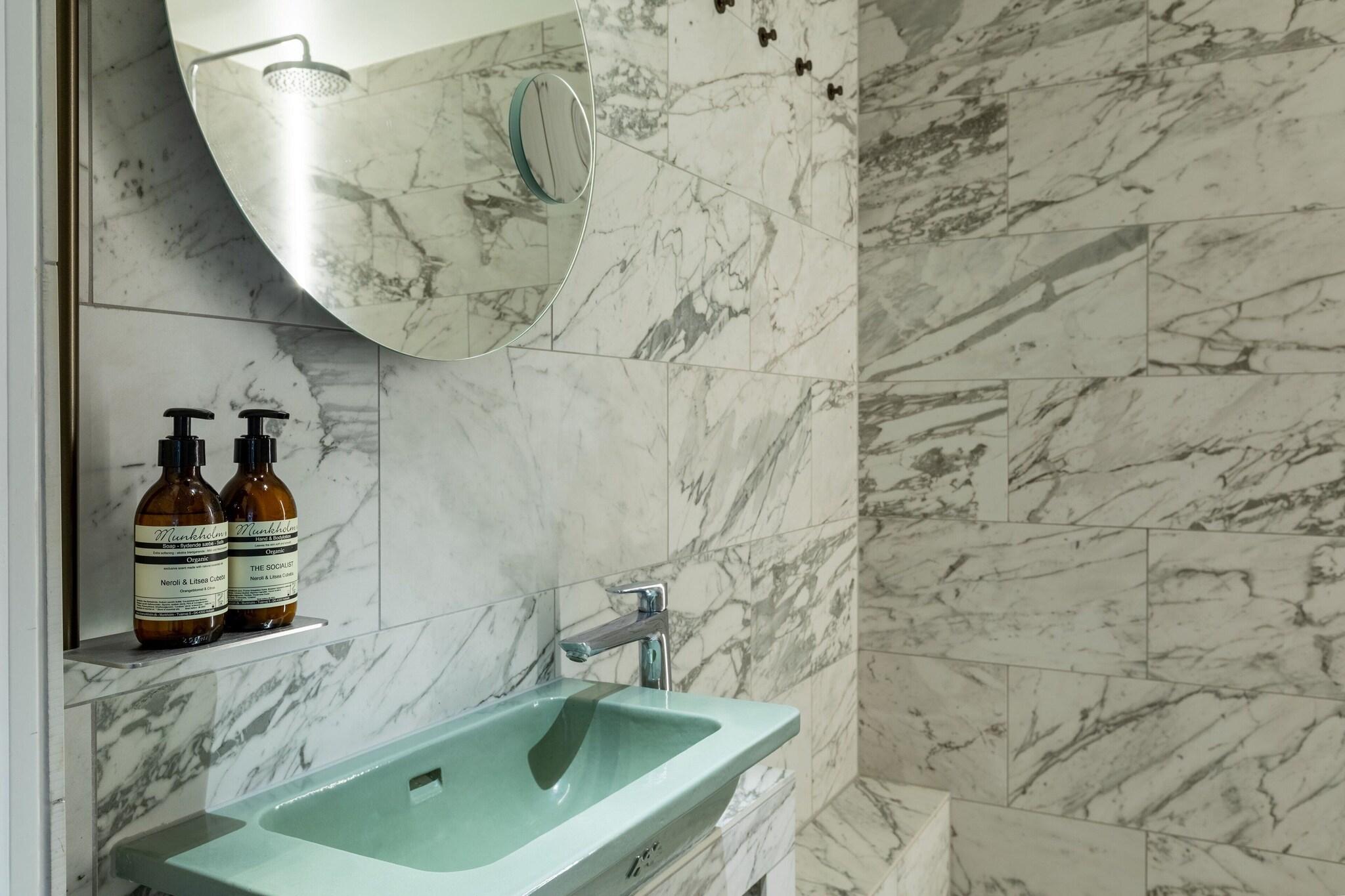 Double Deluxe King Bed