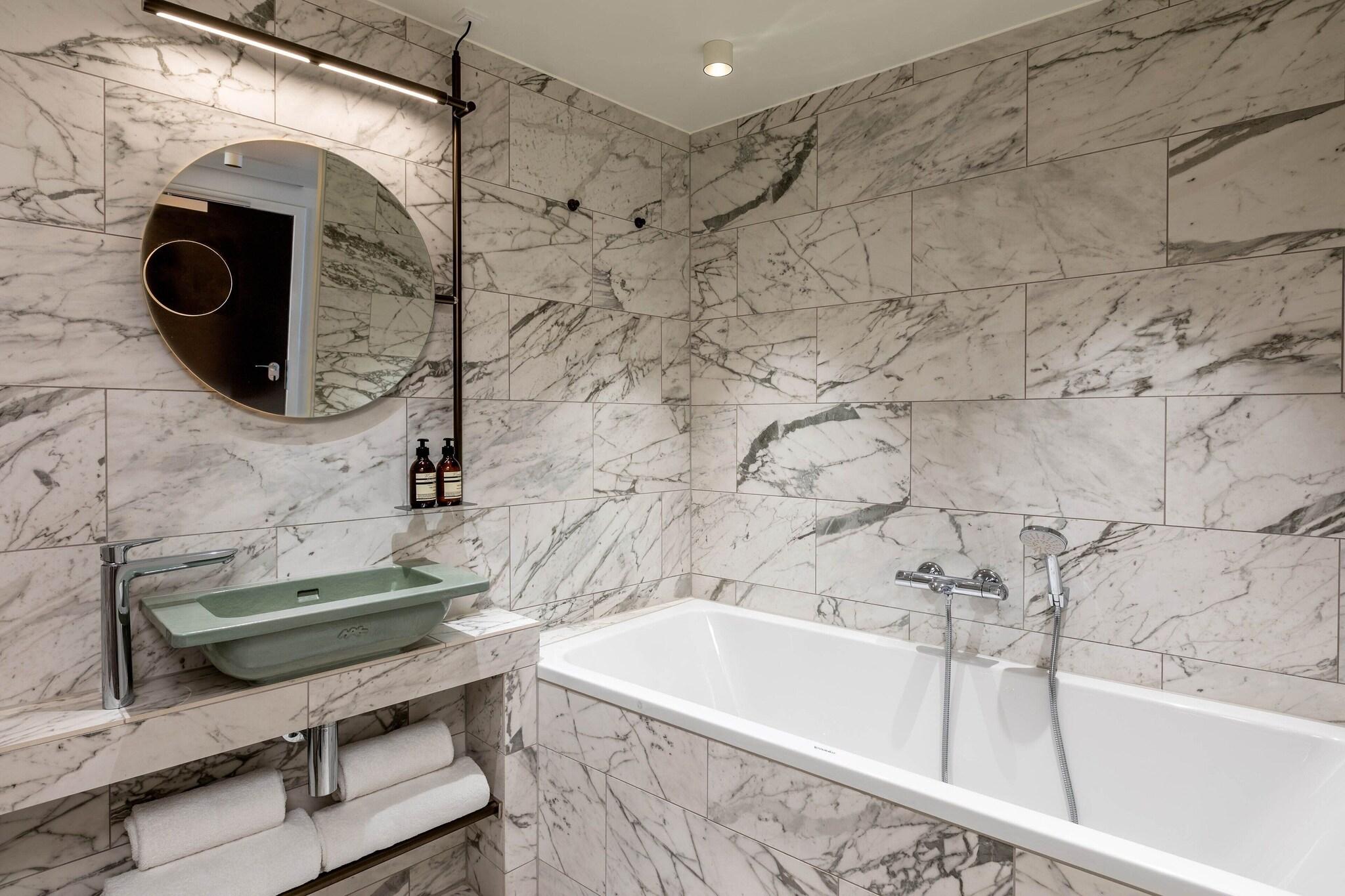 Junior Suite King Size Bed