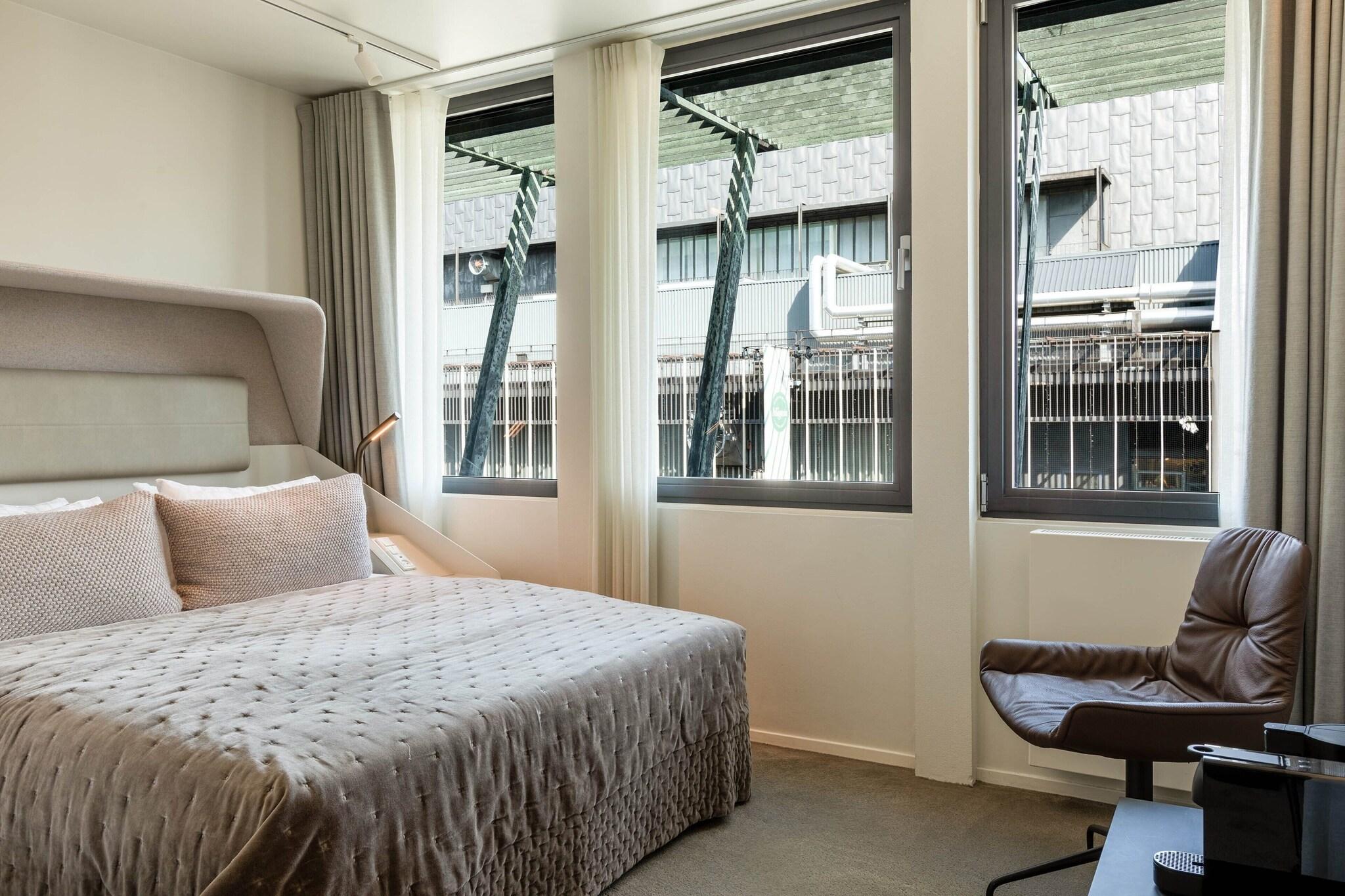 Double Deluxe King Bed