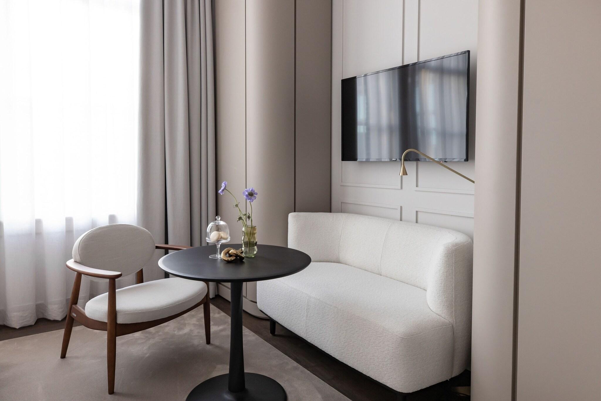 Junior Suite King Size Bed