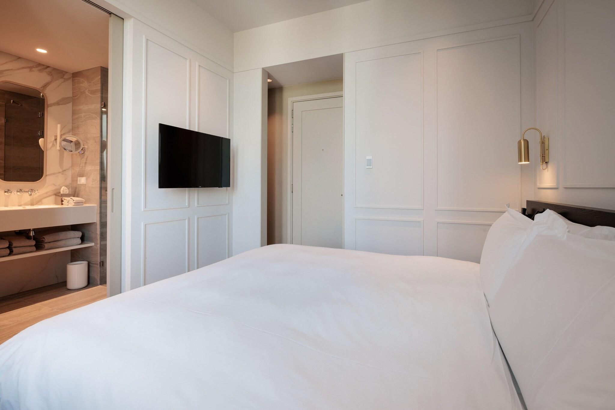 Double Superior King Bed