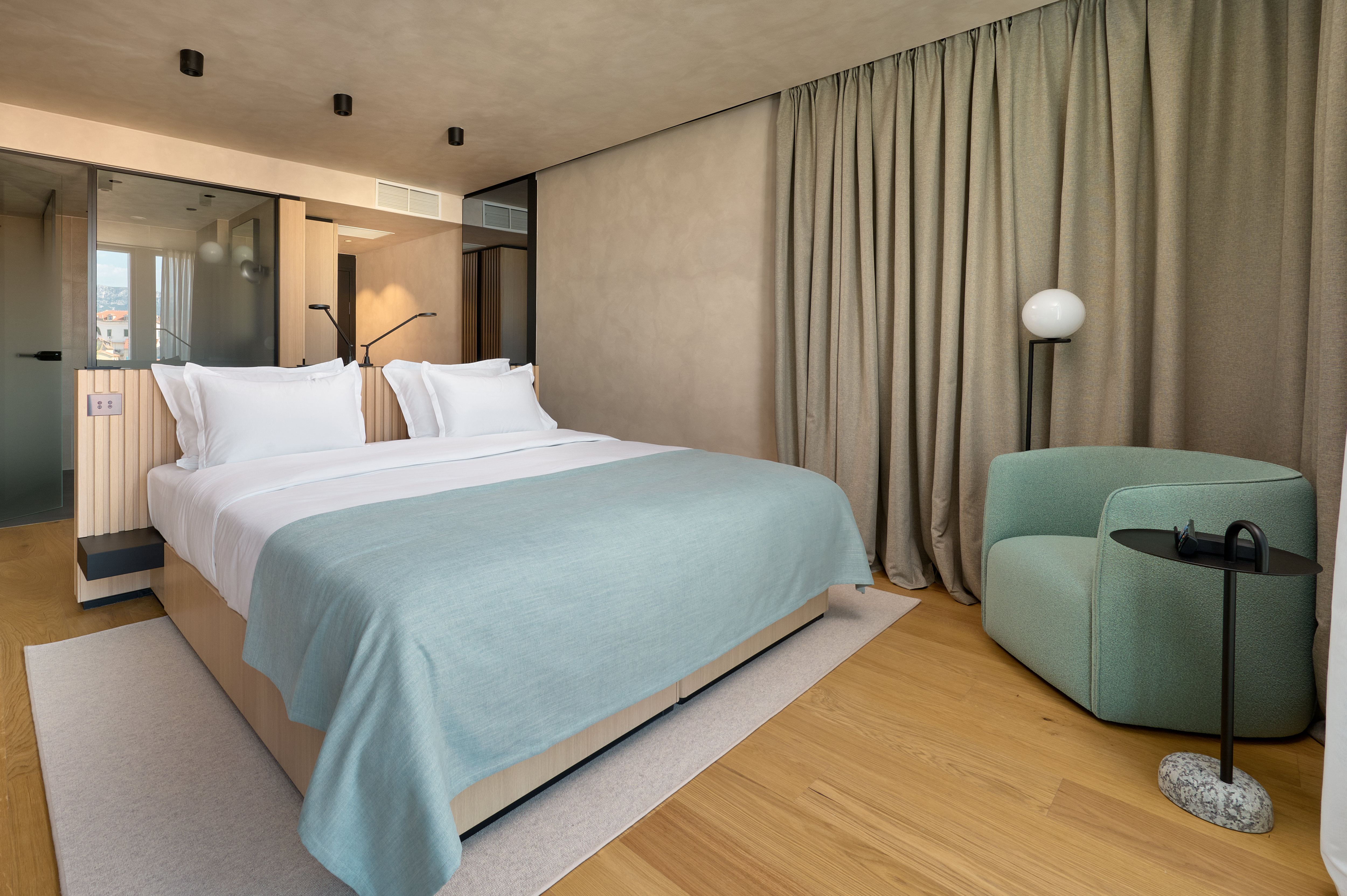 Double Superior King Bed