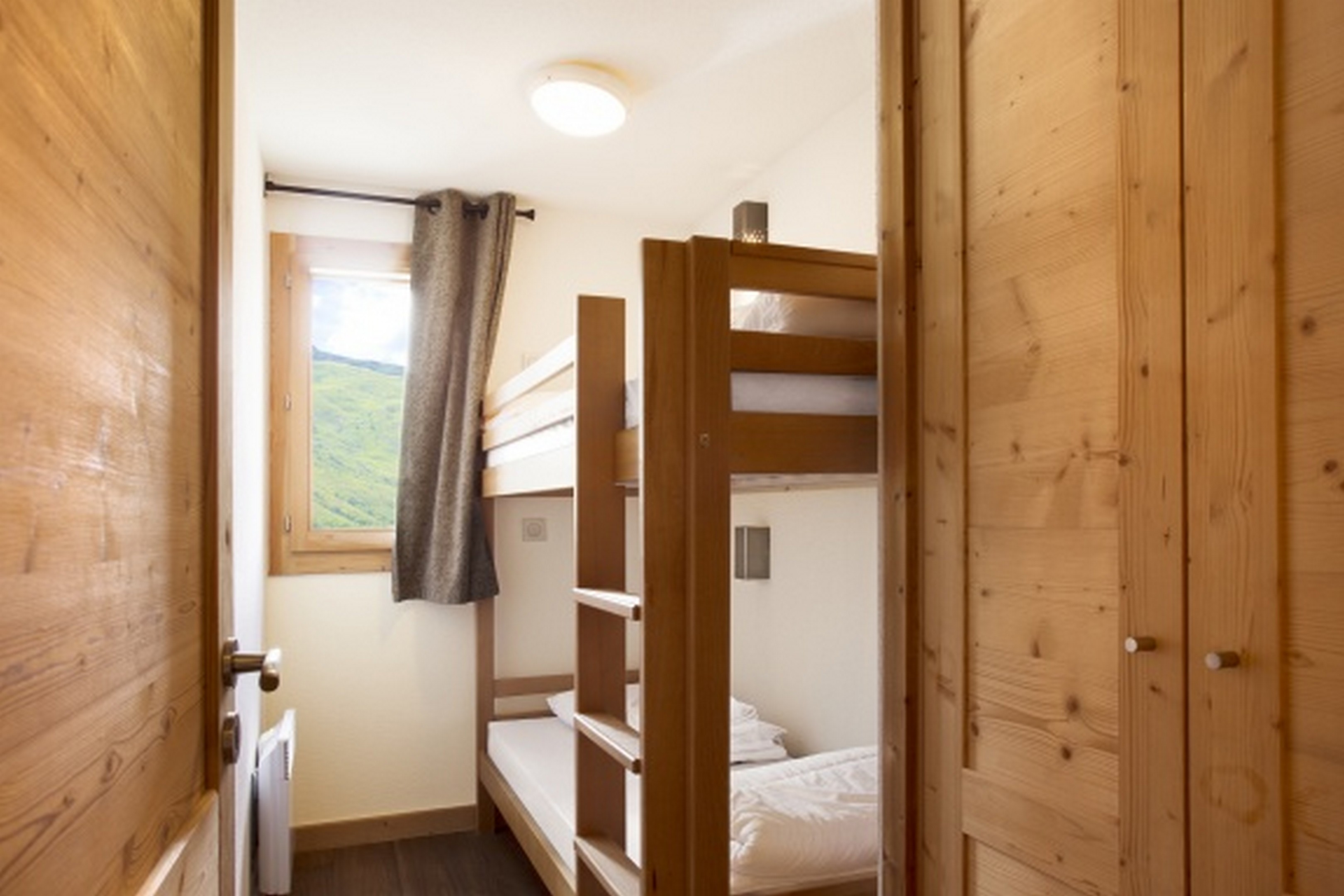 Family Room Capacity 6