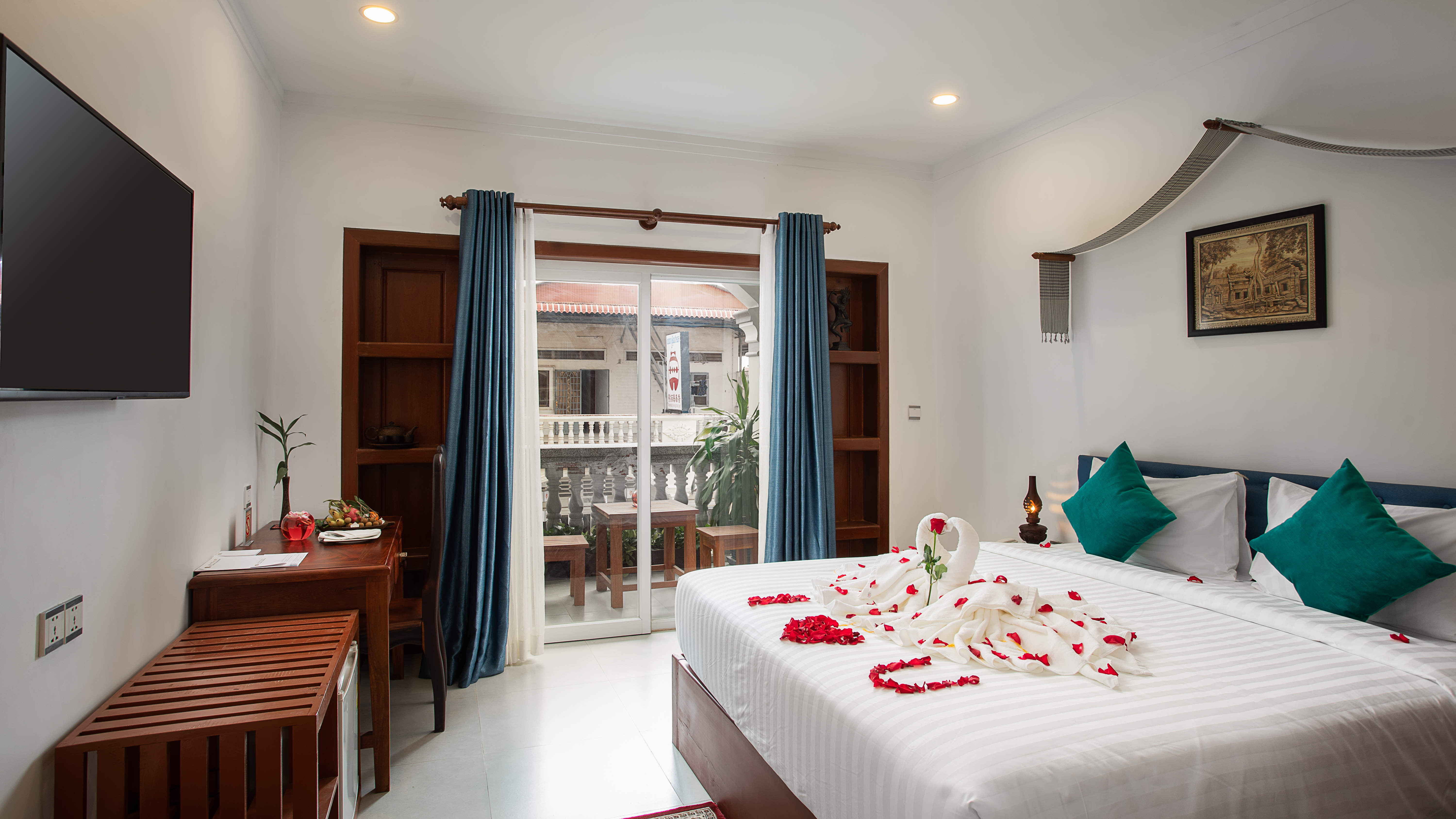 Double Deluxe One Bed