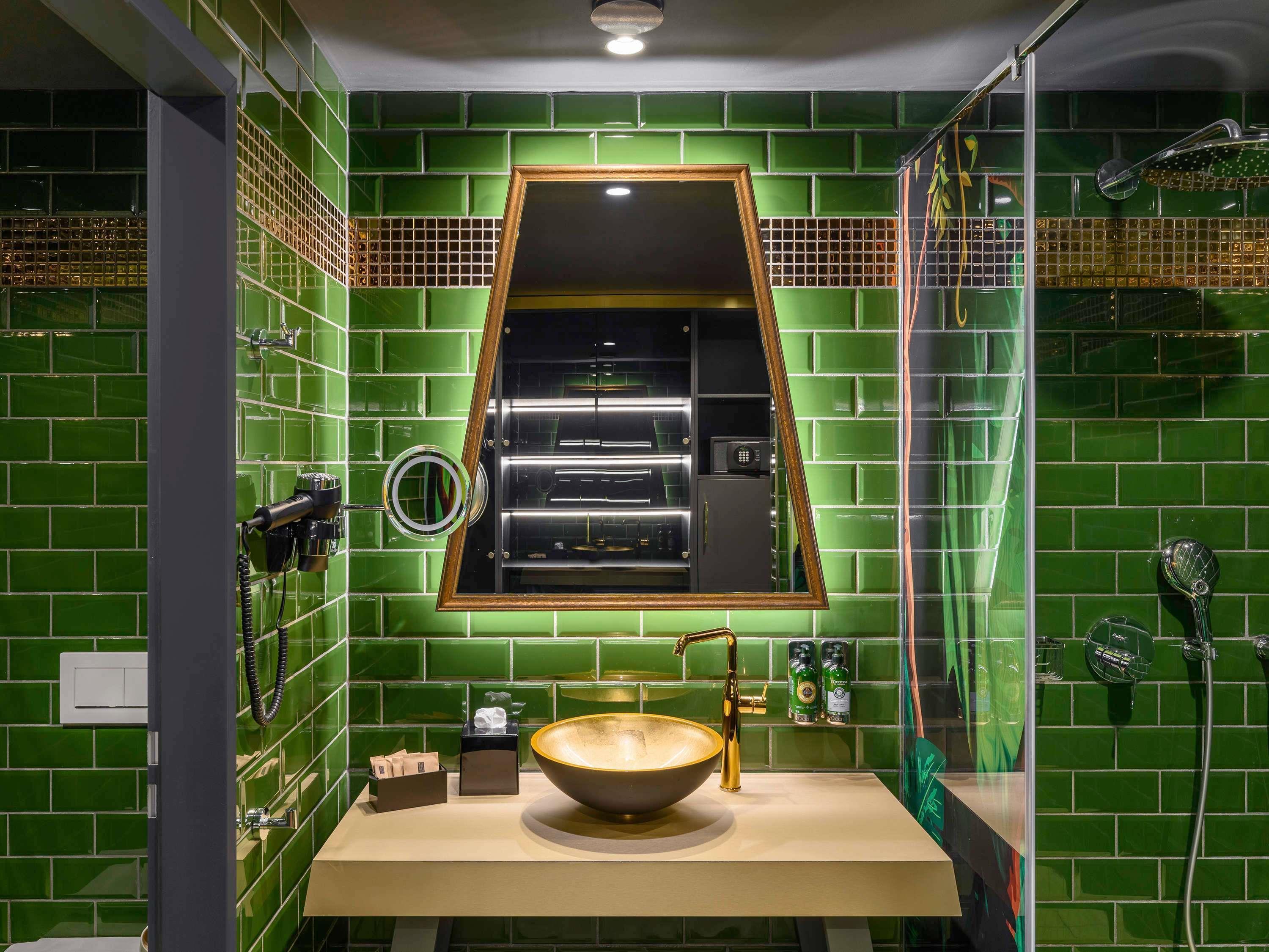 Junior Suite King Size Bed