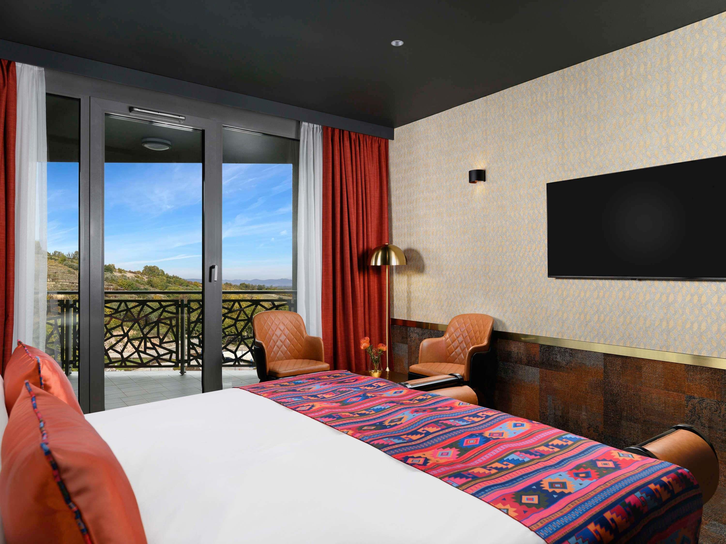 Double Deluxe King Bed