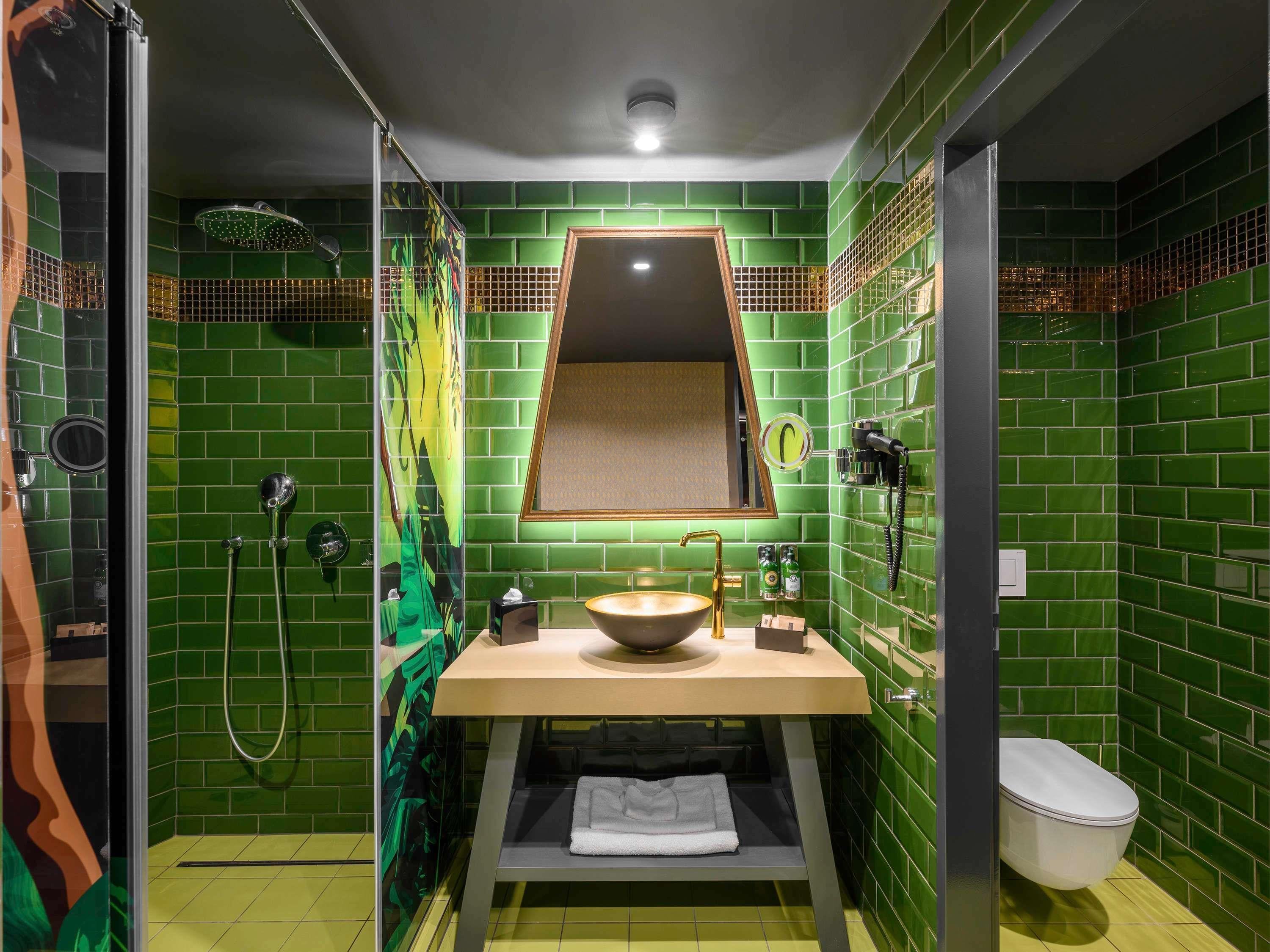 Double Deluxe King Bed