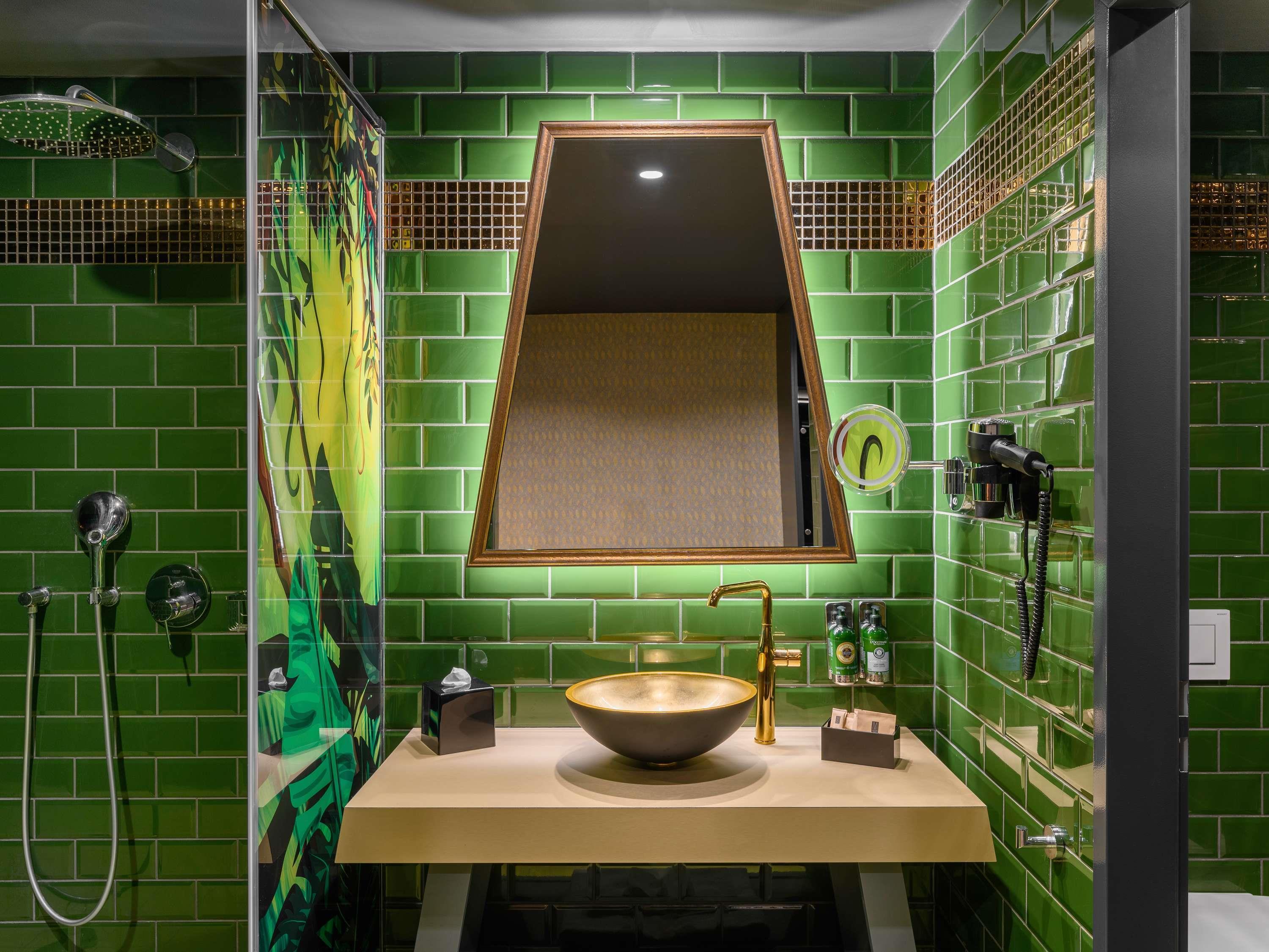 Double Deluxe King Bed