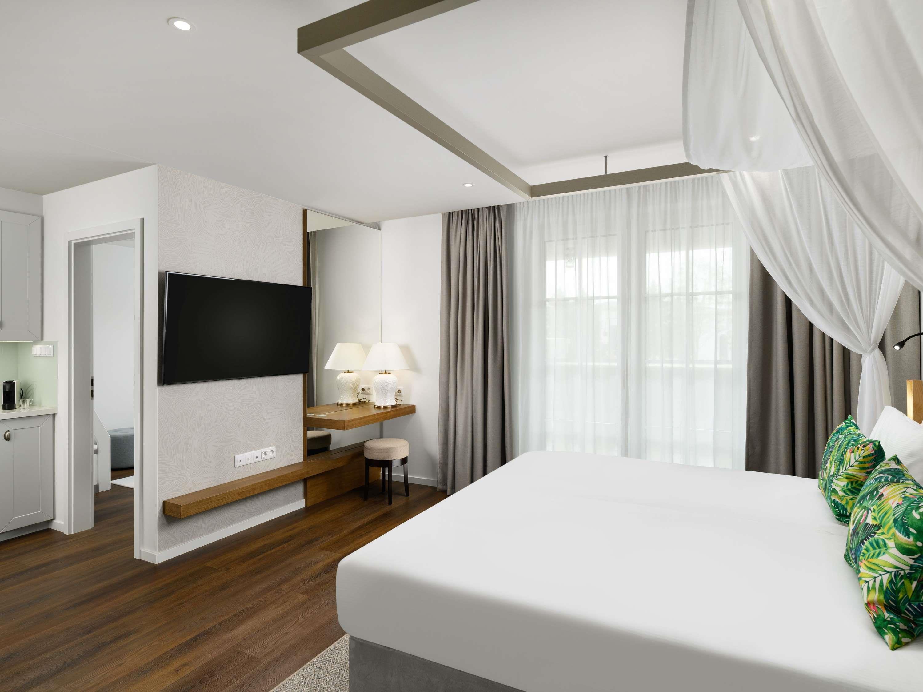 Junior Suite Deluxe King Bed