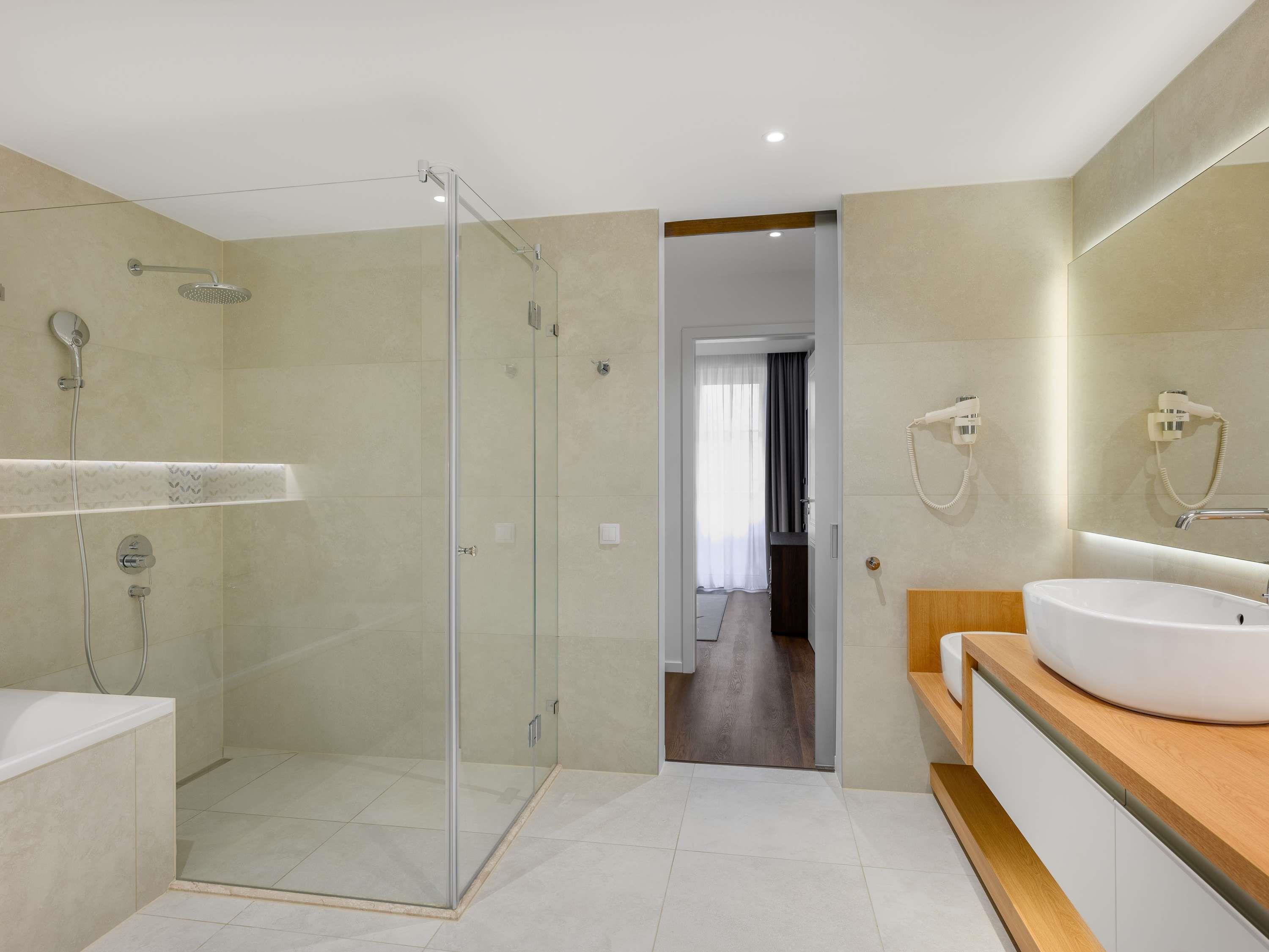 Suite Deluxe King Bed