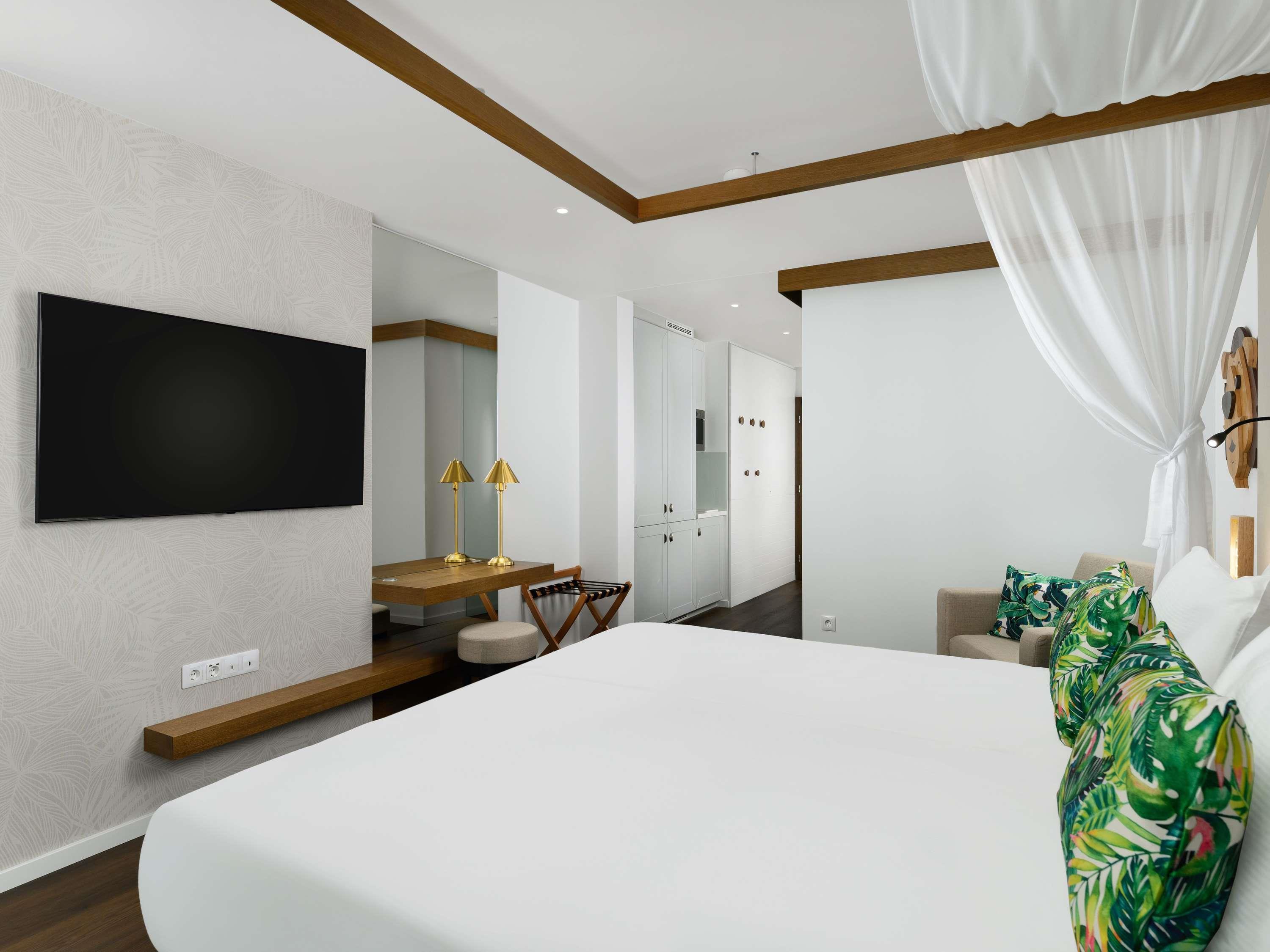 Double King Size Bed