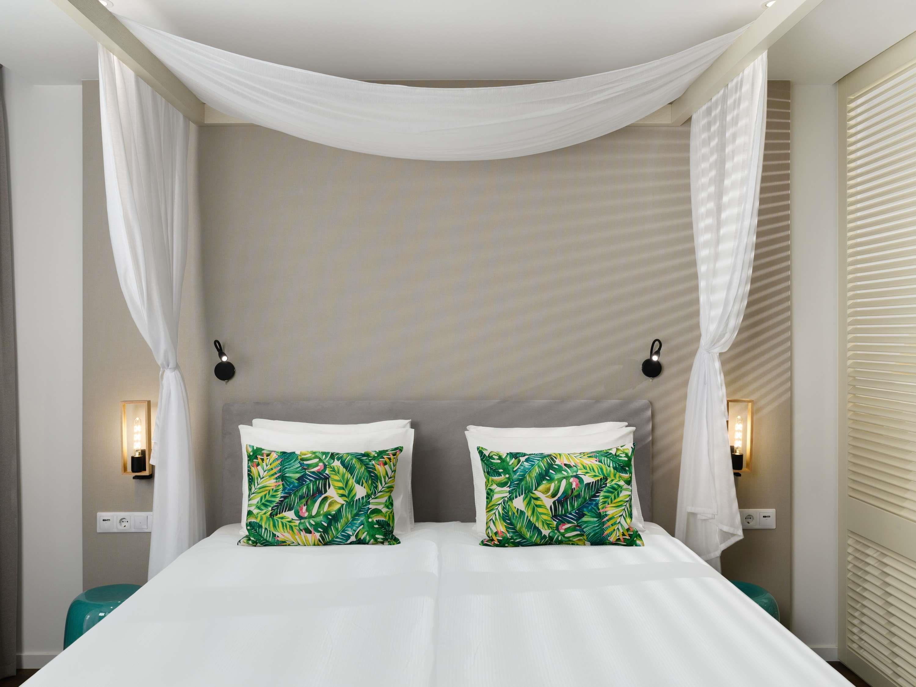 Double Deluxe King Bed