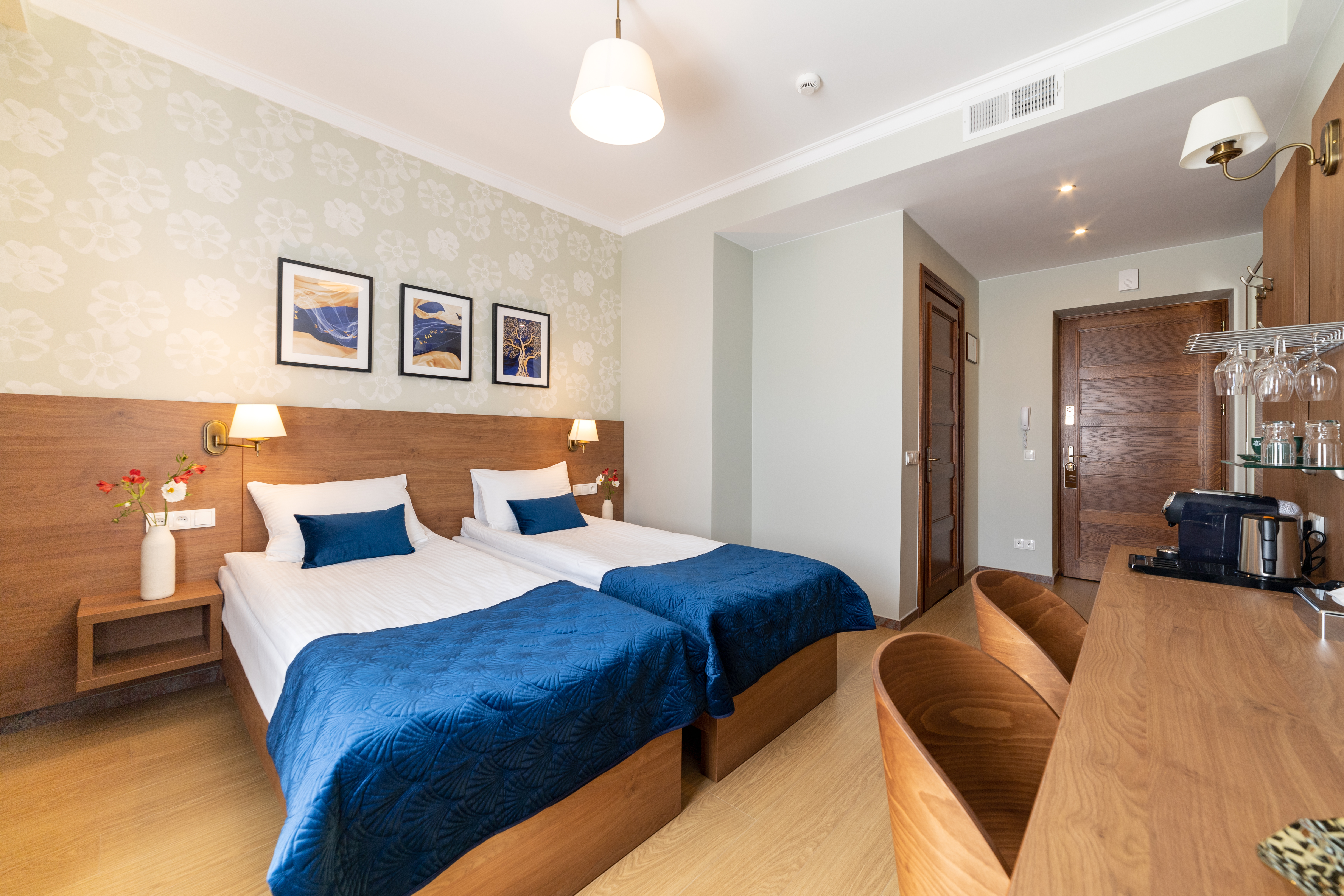 Double or Twin One Bed