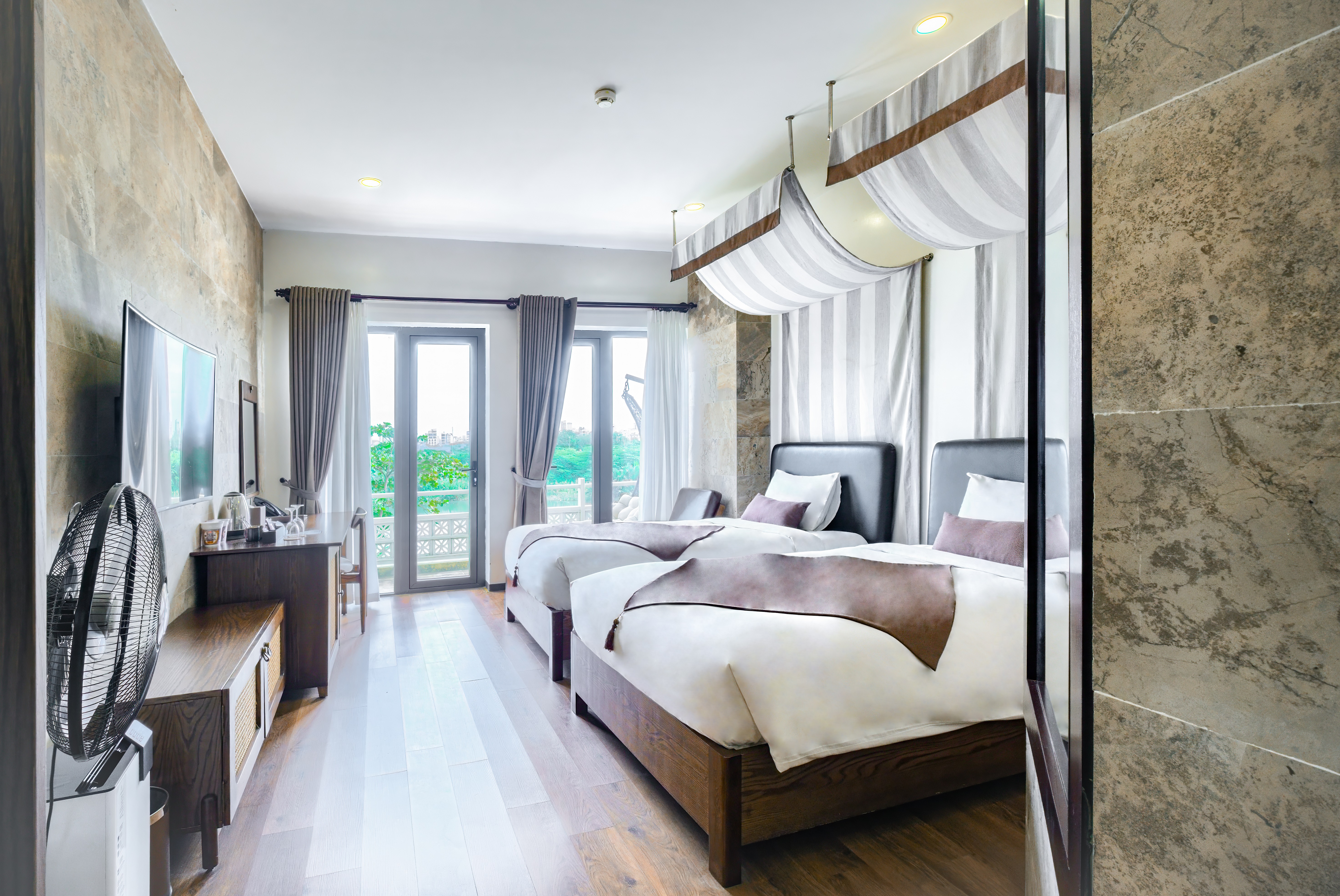 Twin Deluxe Two Beds