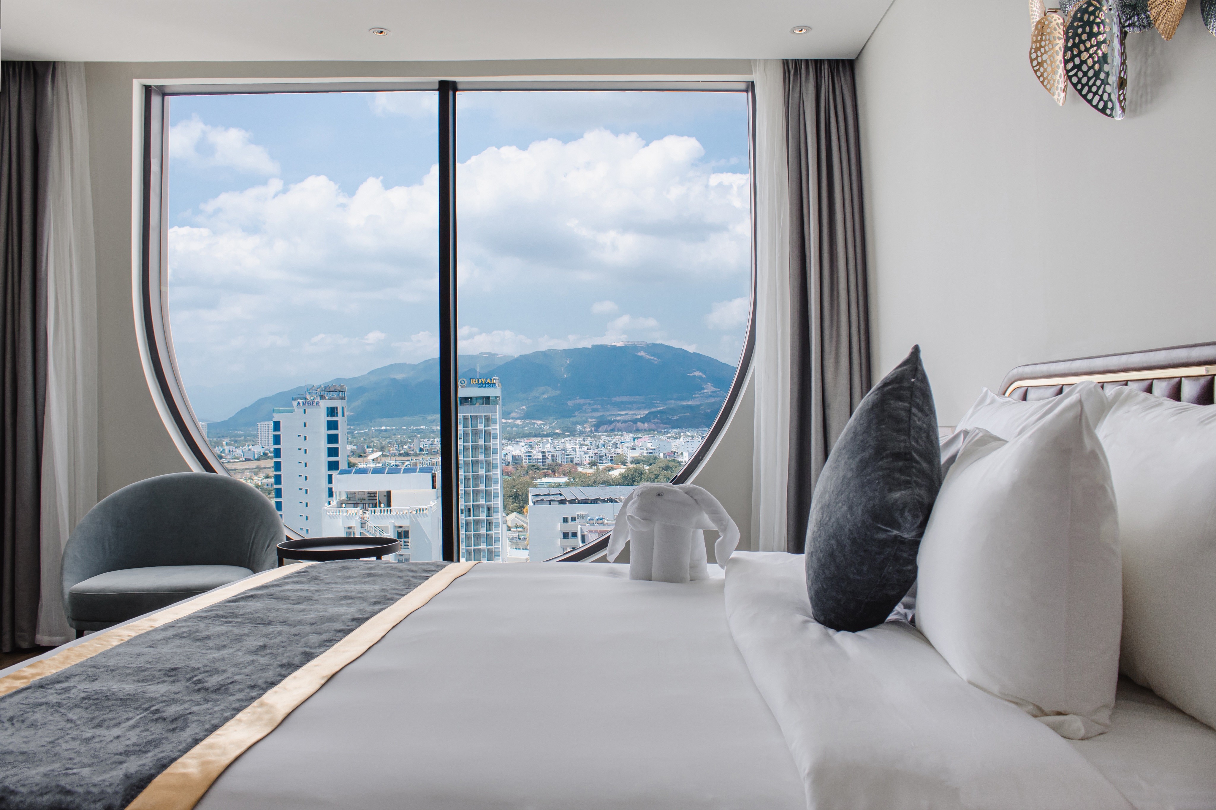 Double Deluxe One Bed