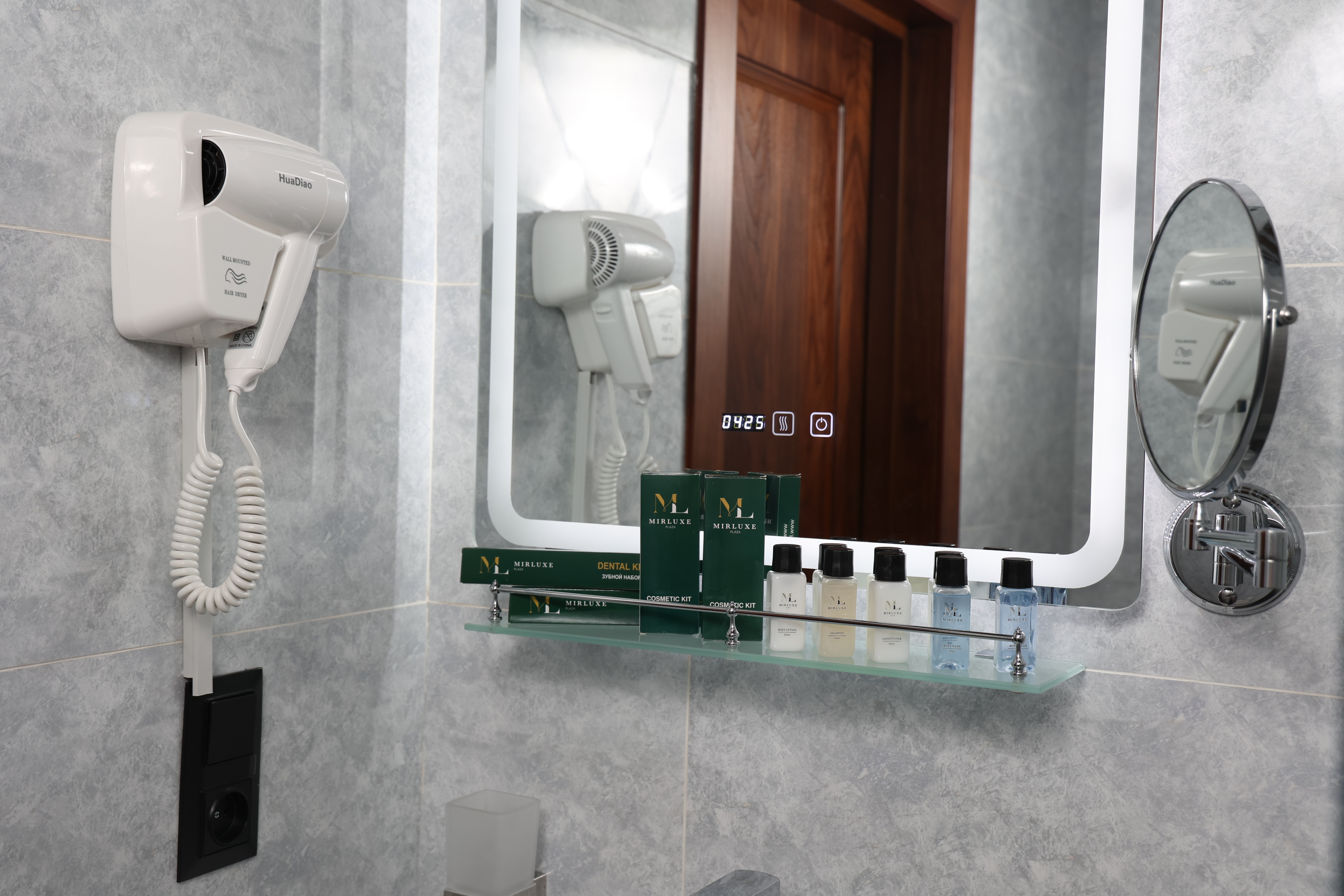 Double Deluxe One Bed