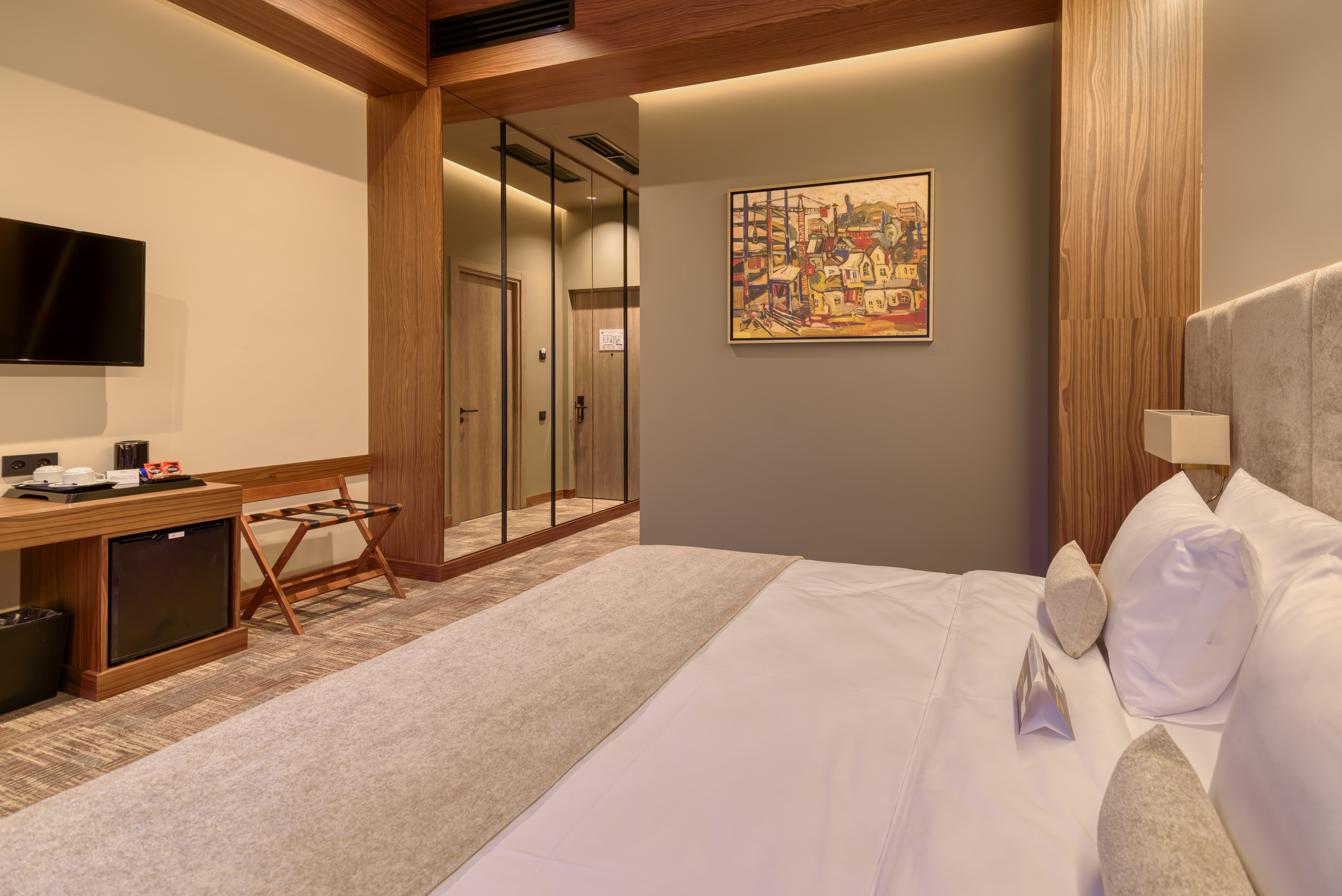 Double Deluxe One Bed