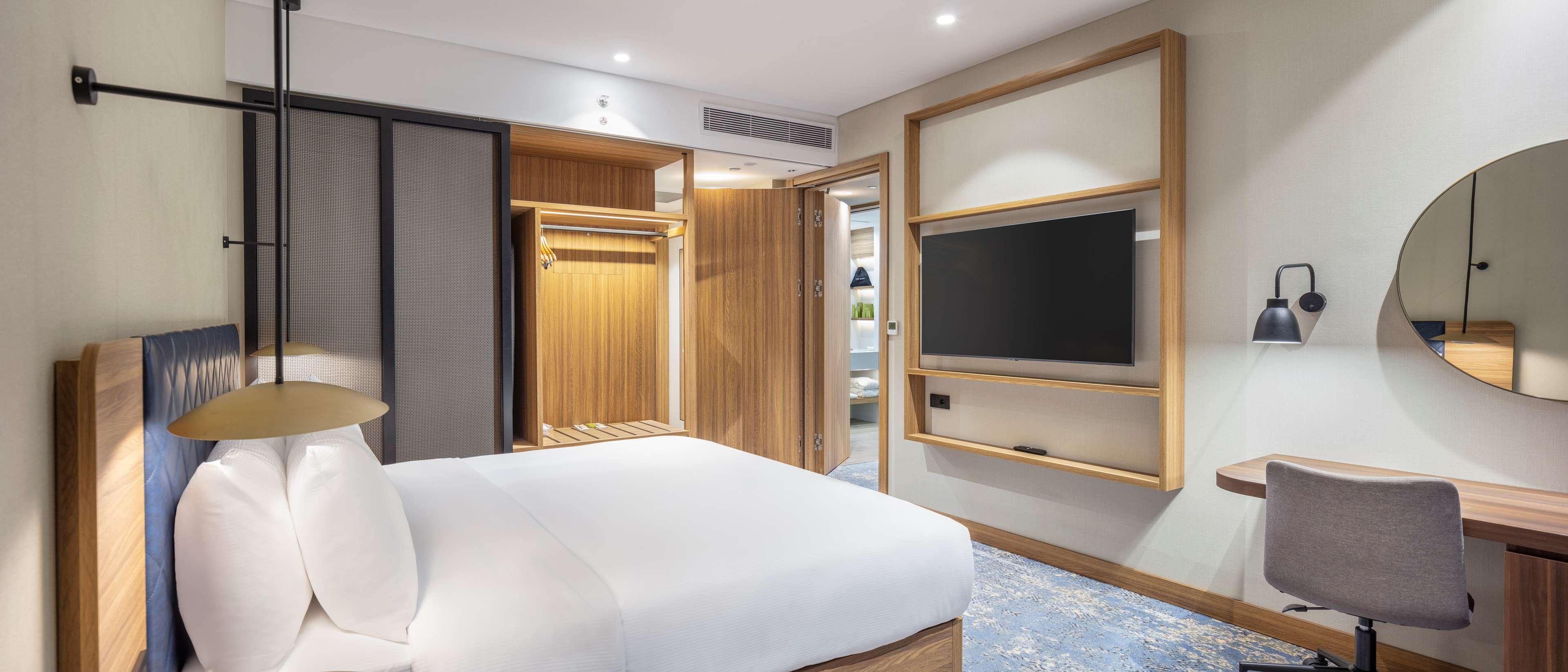 Double Accessible King Size Bed