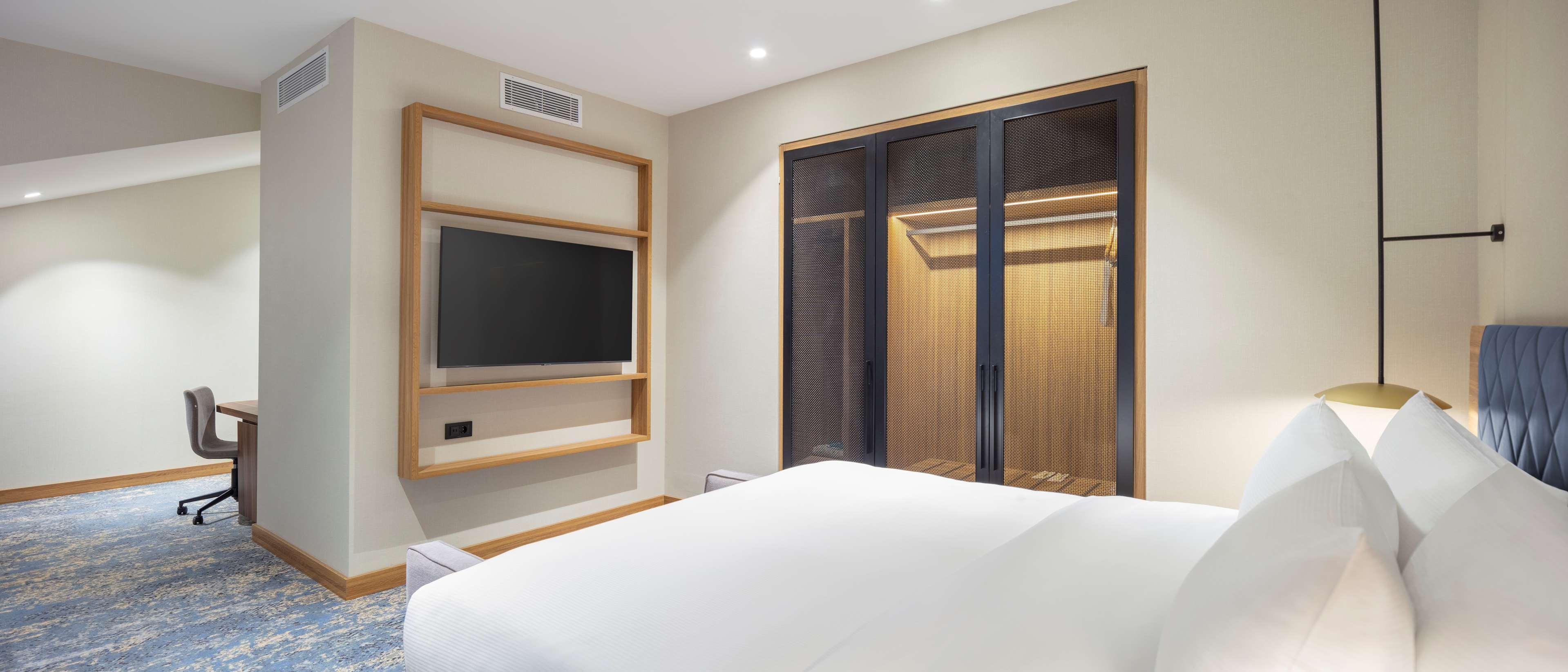 Junior Suite King Size Bed