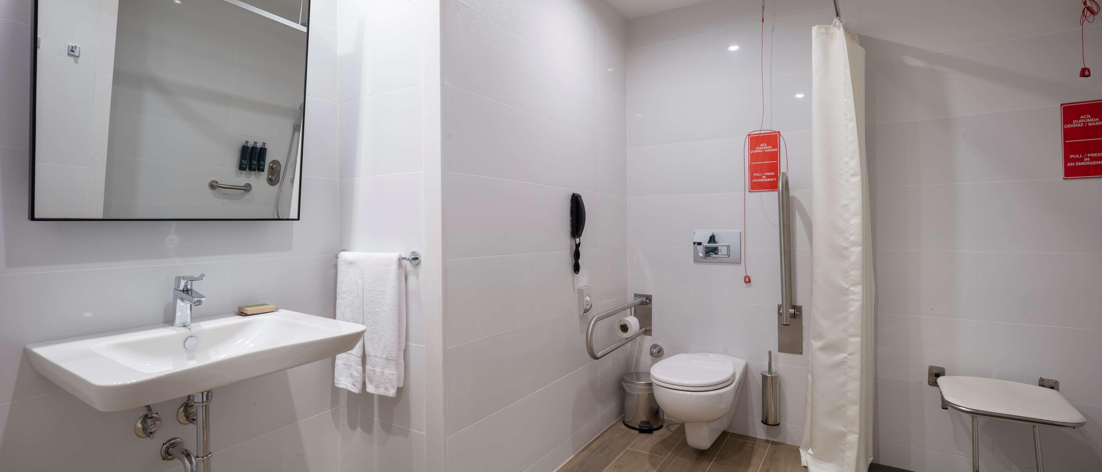 Double Accessible King Size Bed