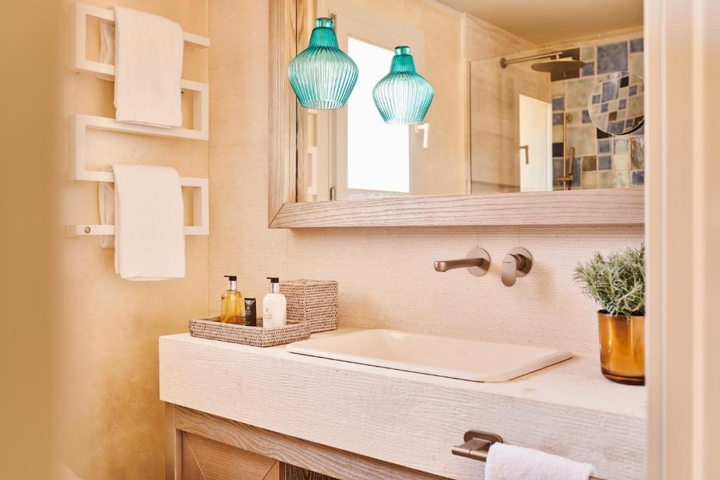 Double Garden View King Bed