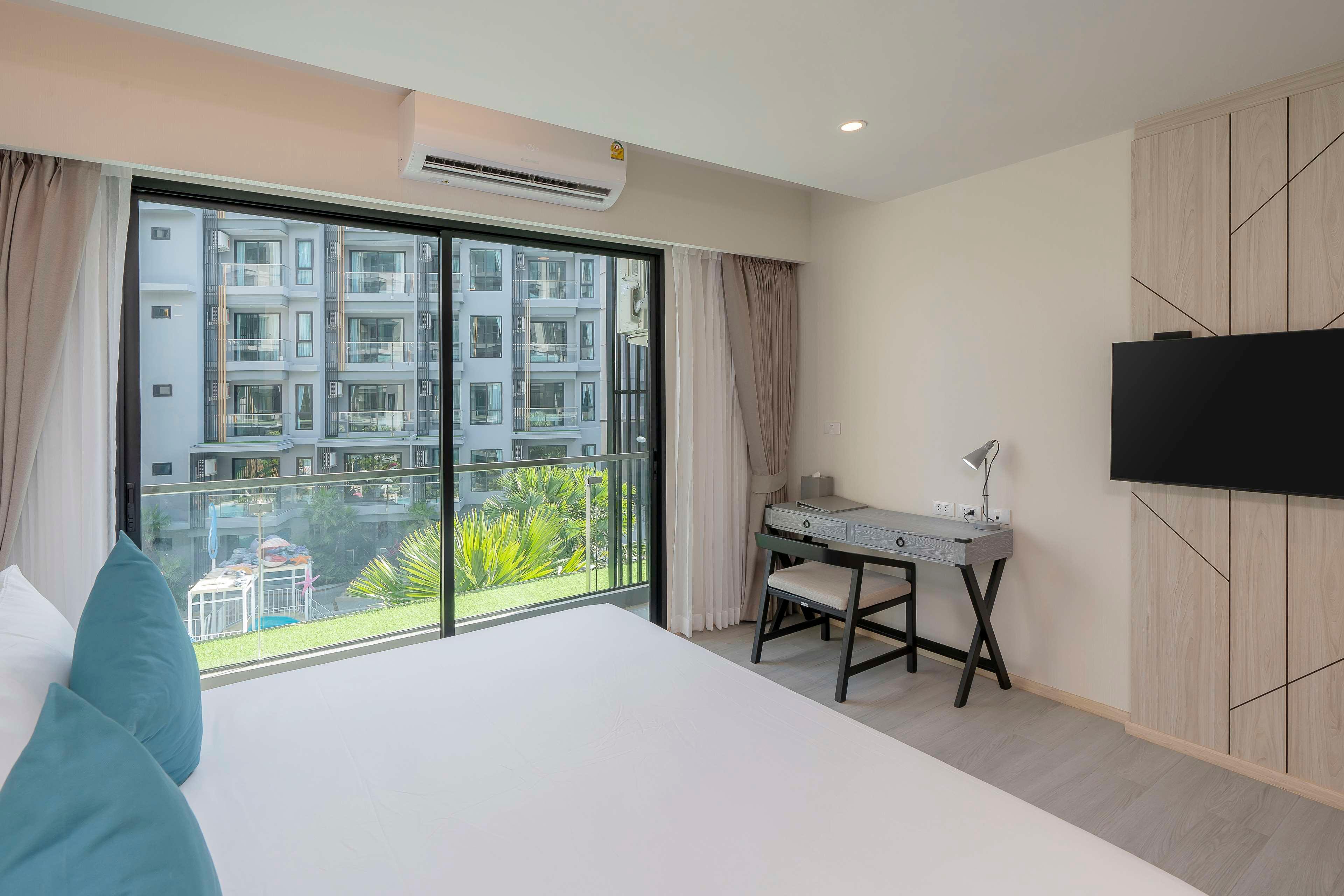 Double Deluxe Pool View