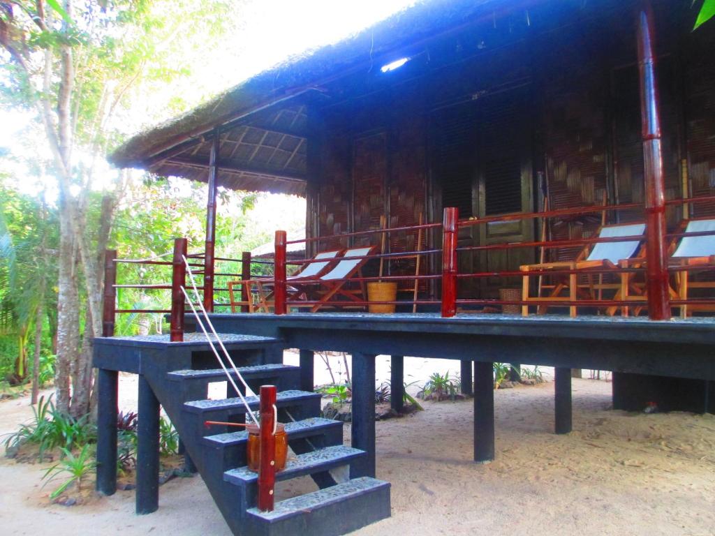 Bungalow Garden View