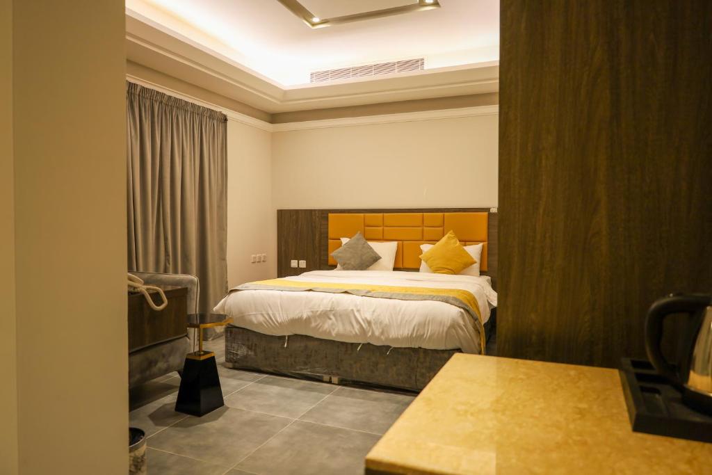 Double or Twin Standard