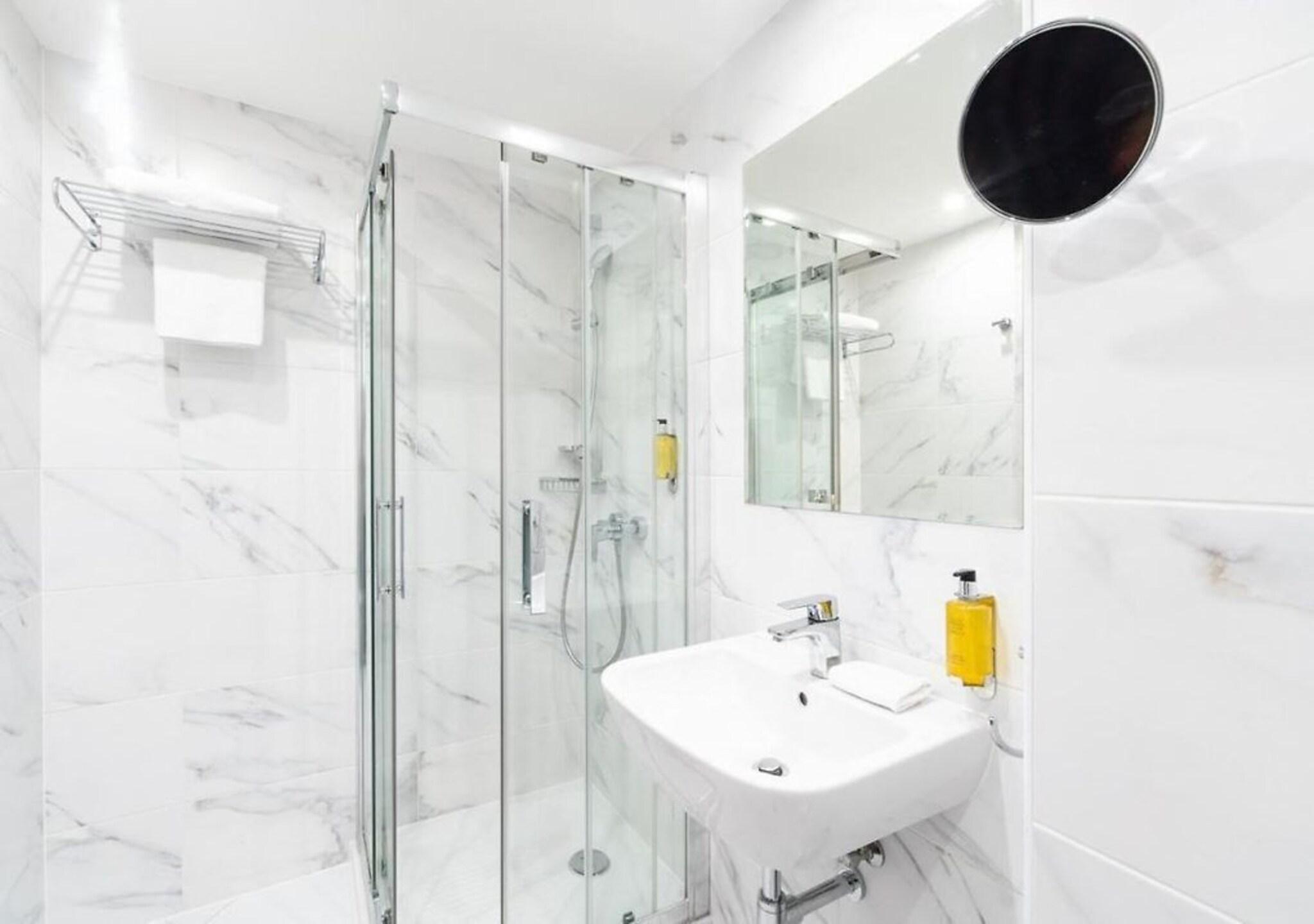 Quadruple Deluxe King Bed