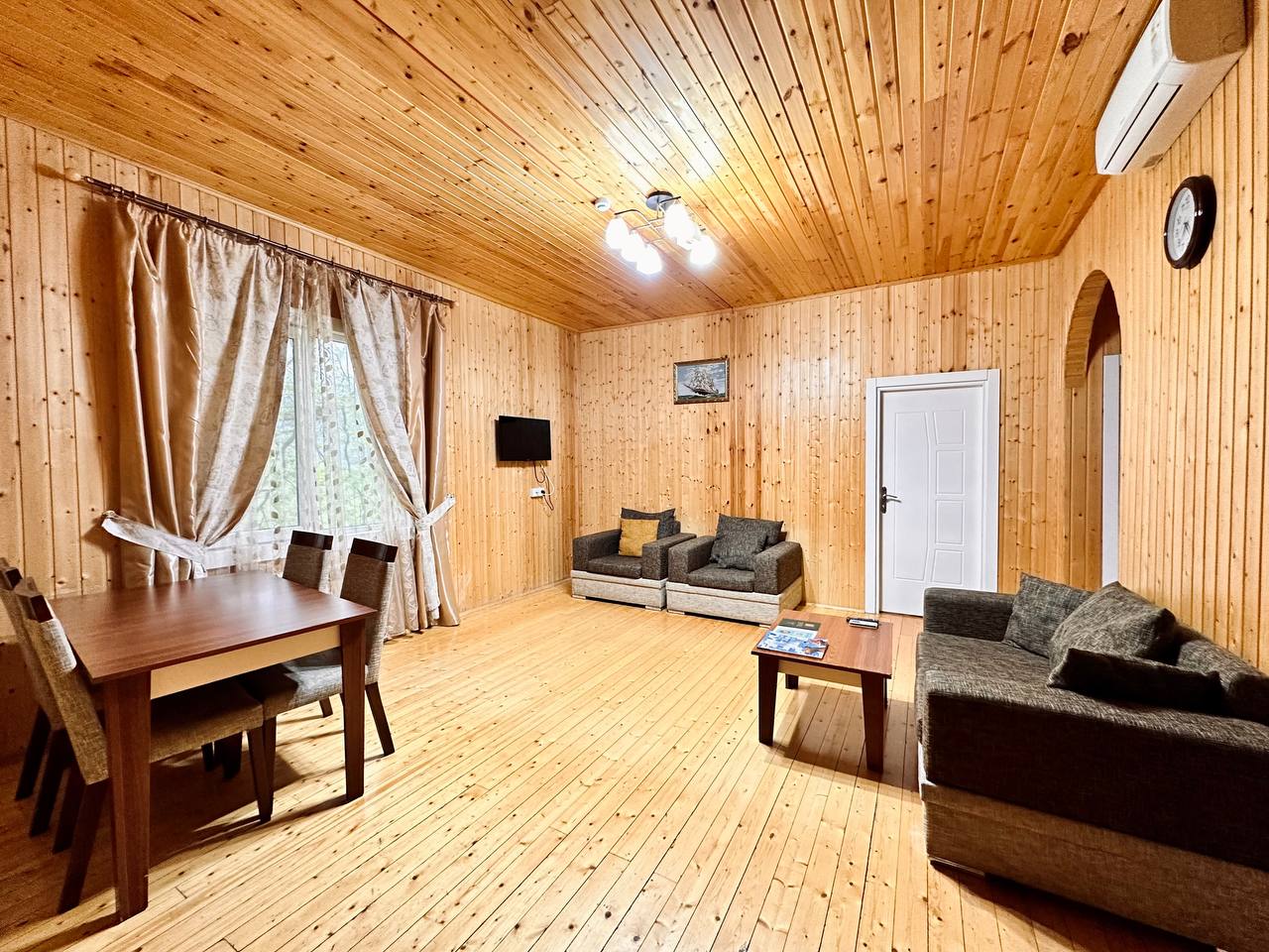 Apartment Three Bedrooms Two Bathrooms