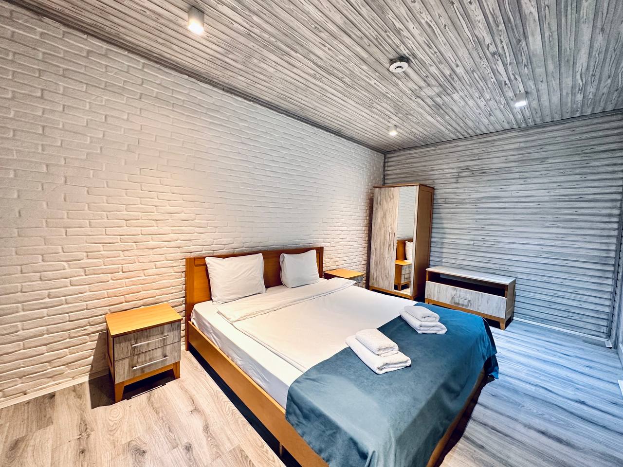 Double Deluxe Two Beds