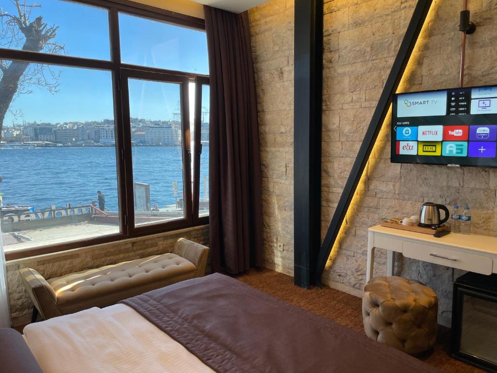 Double or Twin Deluxe Sea View