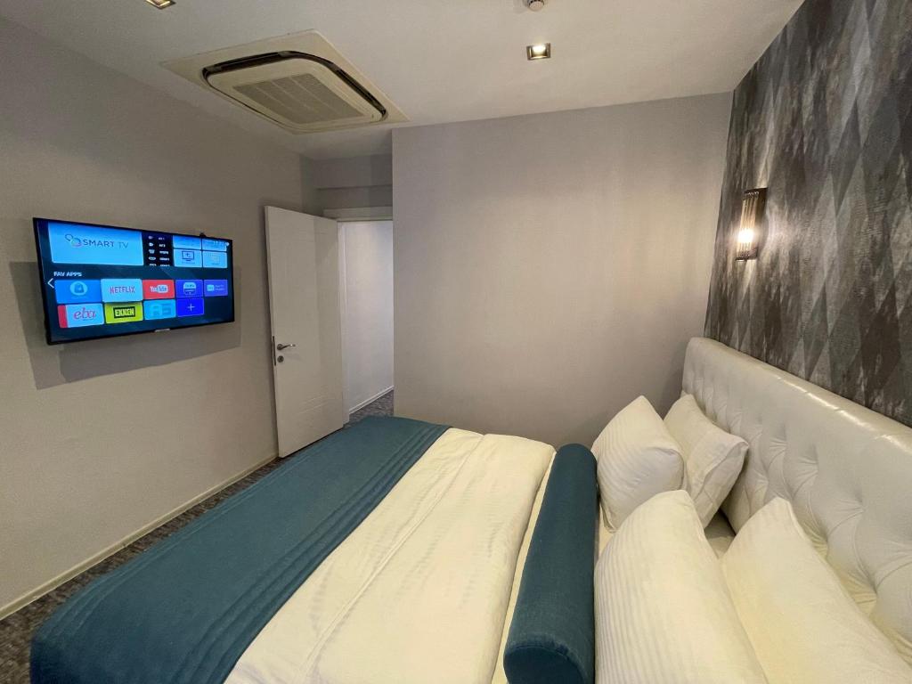 Double Classic Double Bed