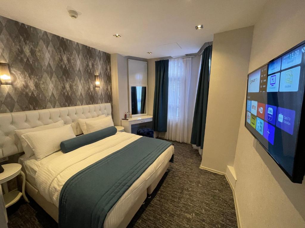 Double Classic Double Bed