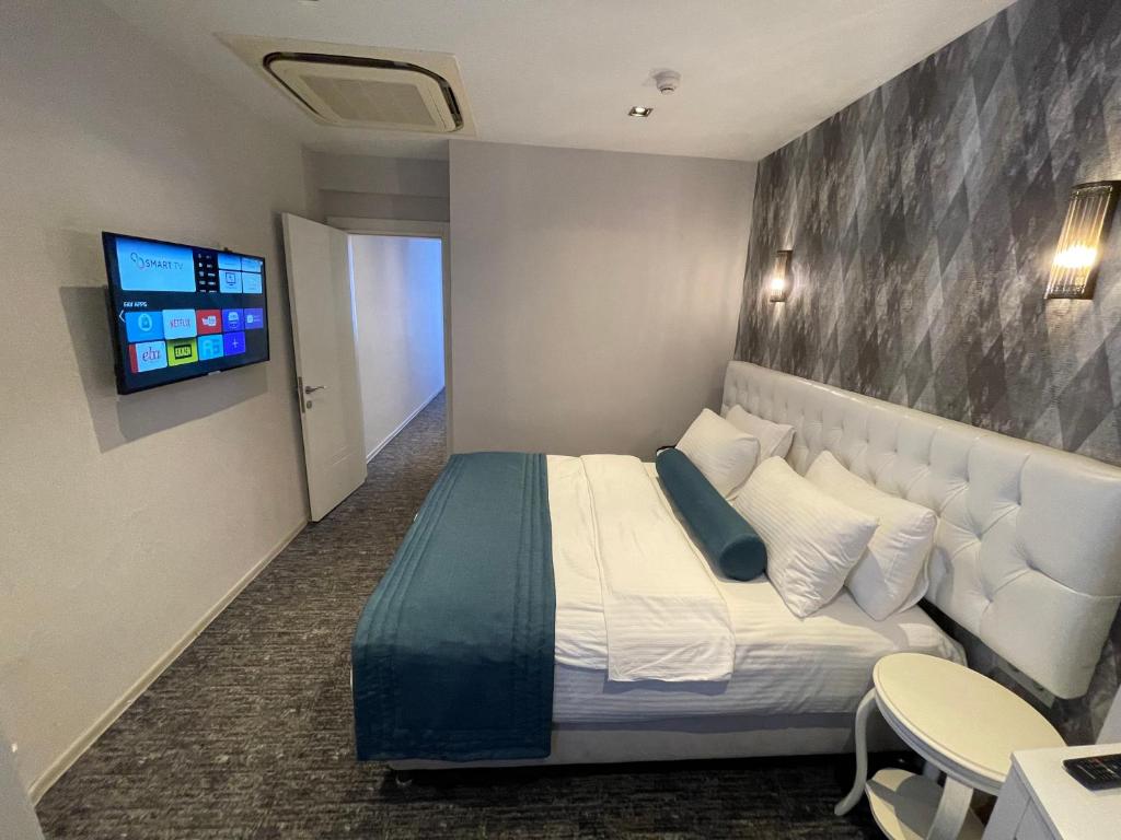 Double Classic Double Bed