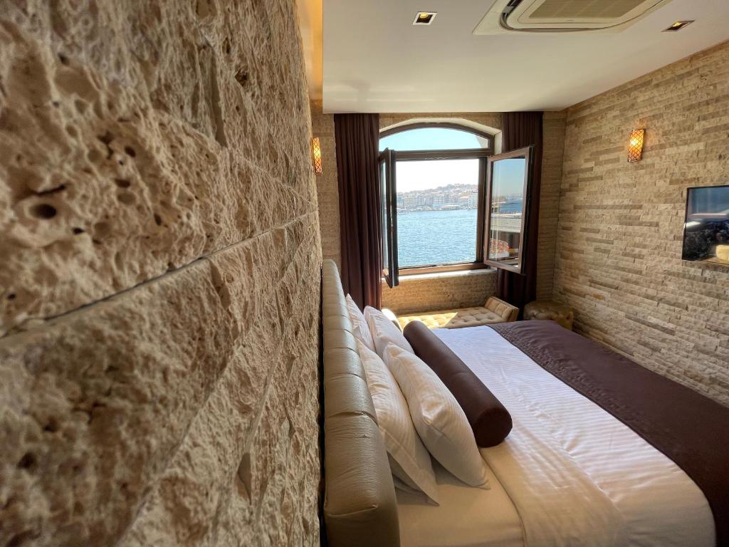 Double or Twin Deluxe Sea View