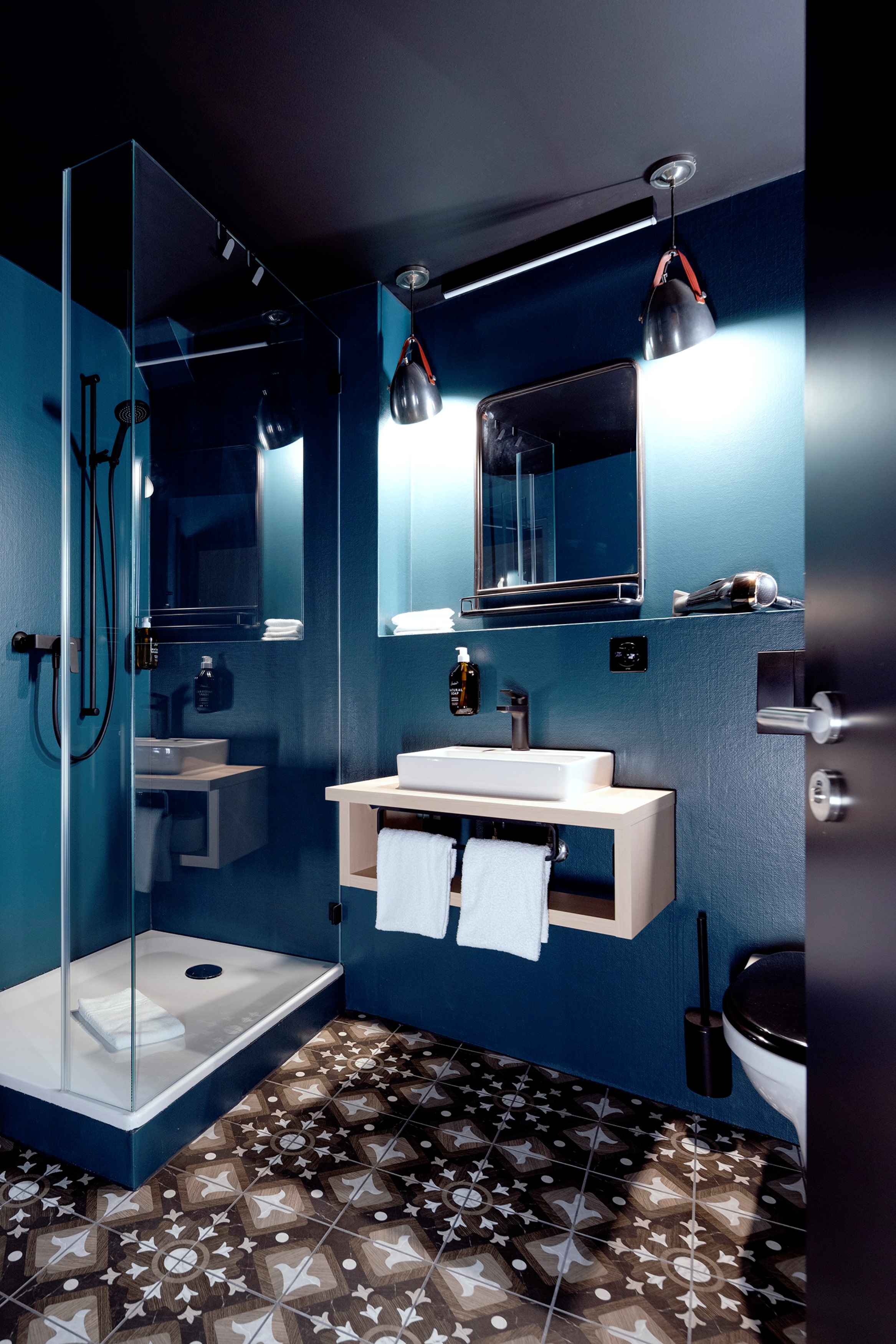 Twin with Kitchenette