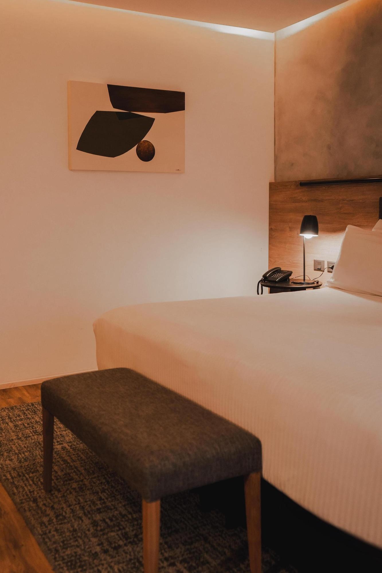 Double Deluxe King Bed