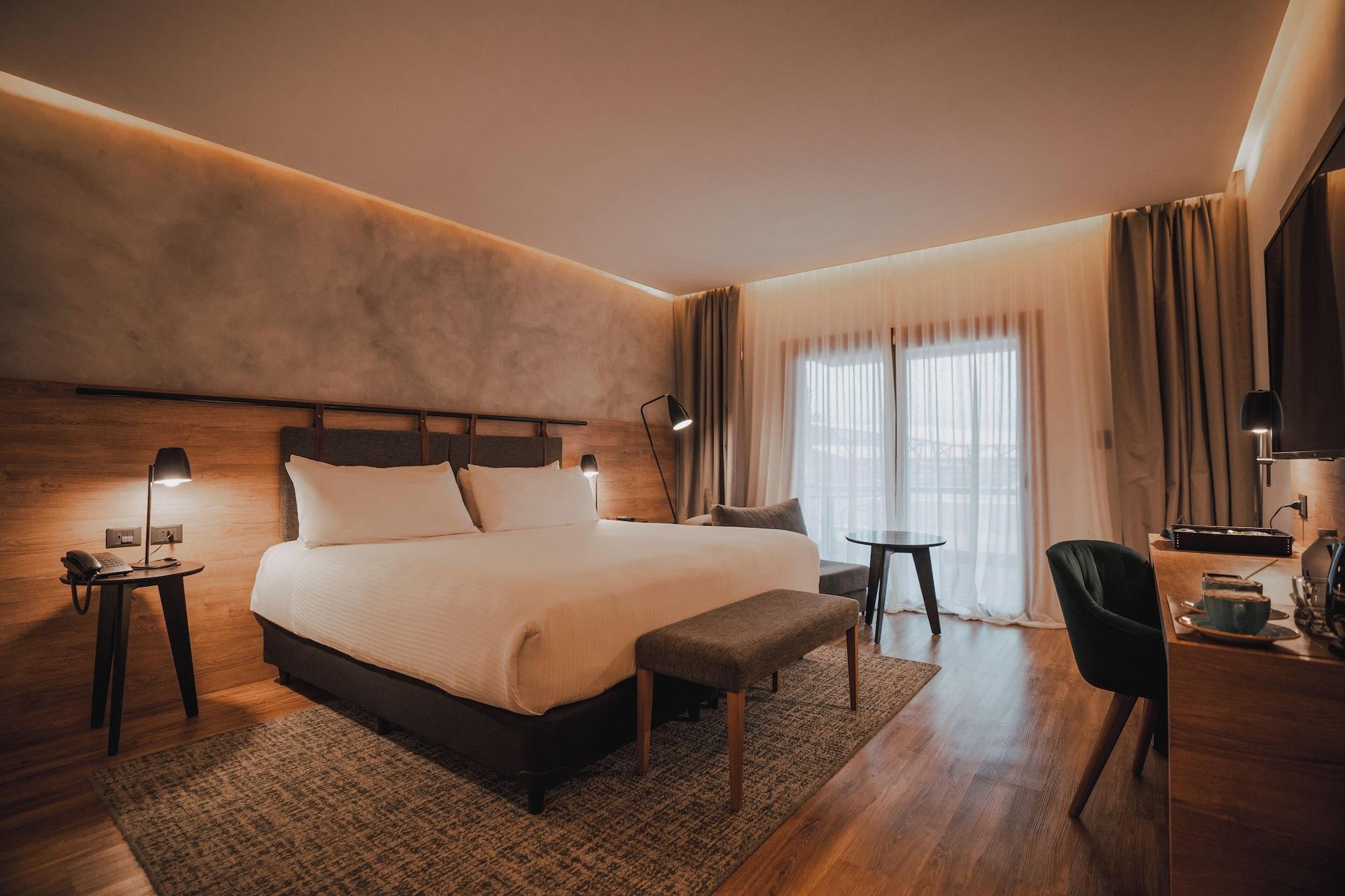 Double Deluxe King Bed