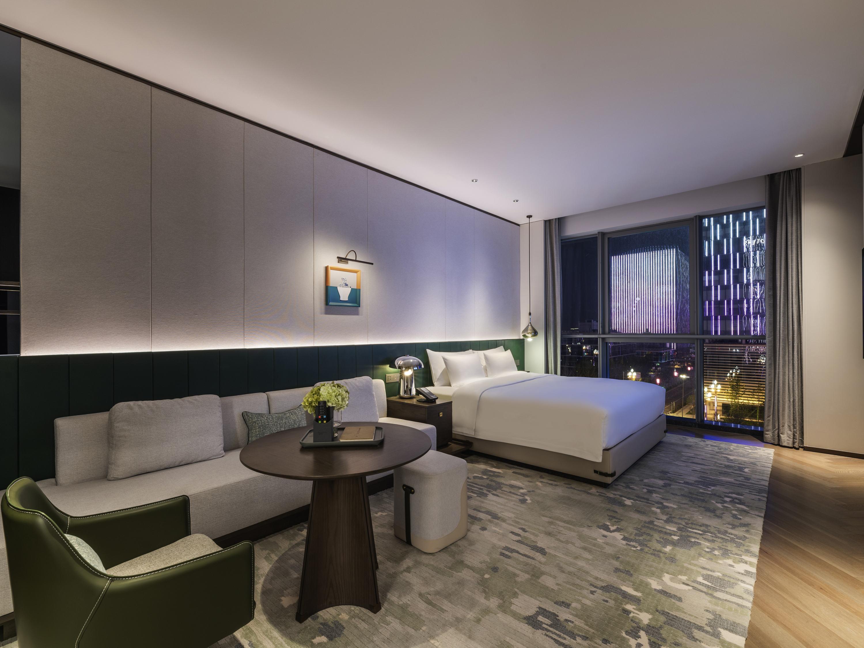 Double Deluxe King Bed