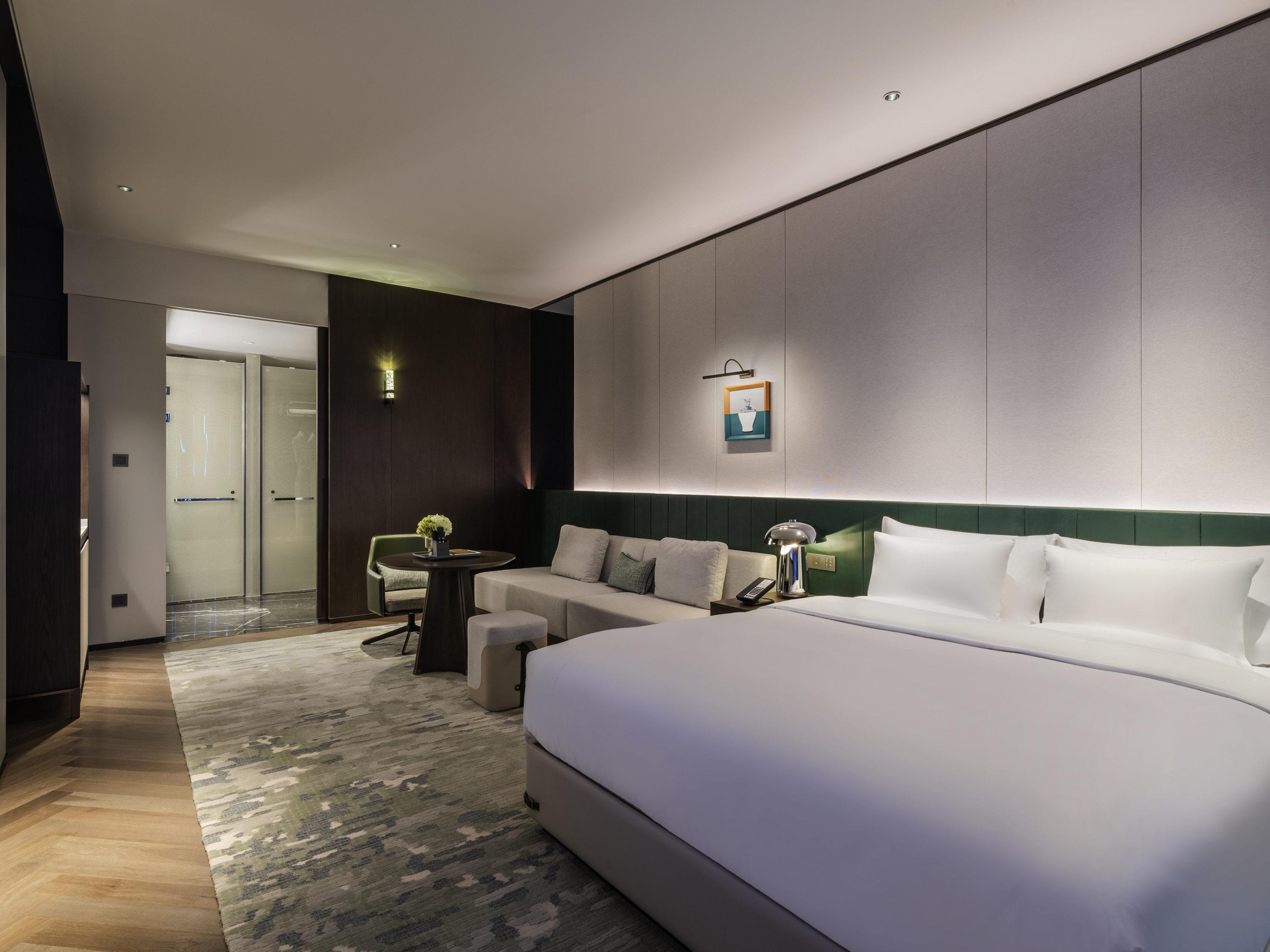 Double Deluxe King Bed