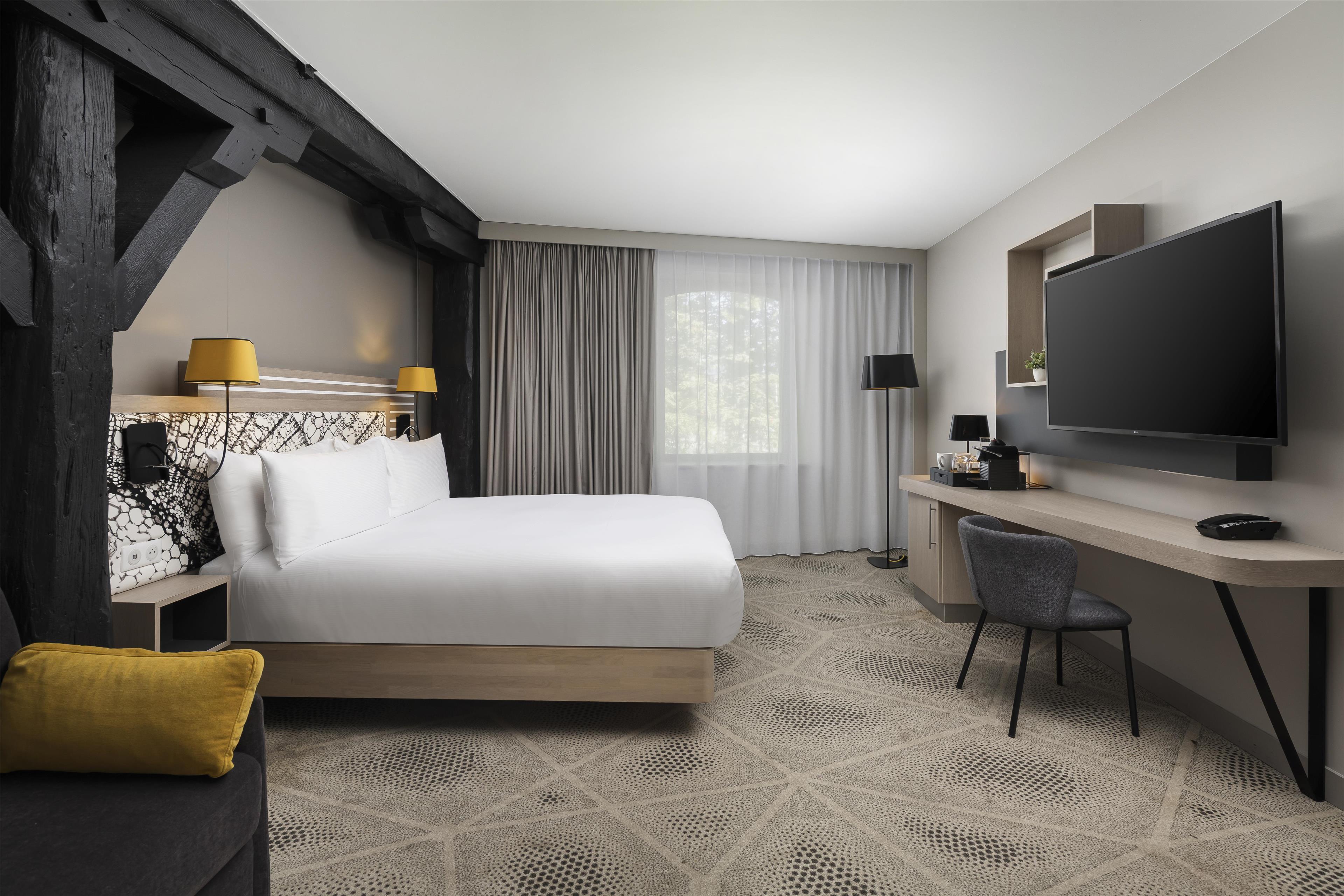 Double Deluxe Queen Bed