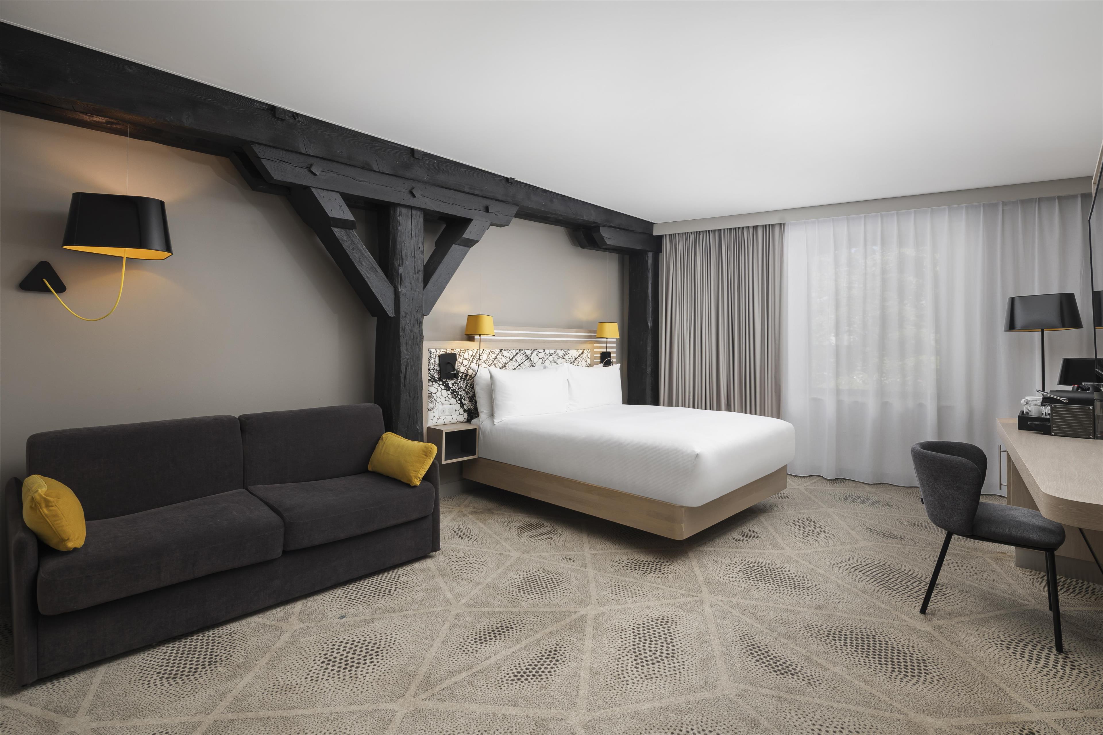 Double Deluxe Queen Bed