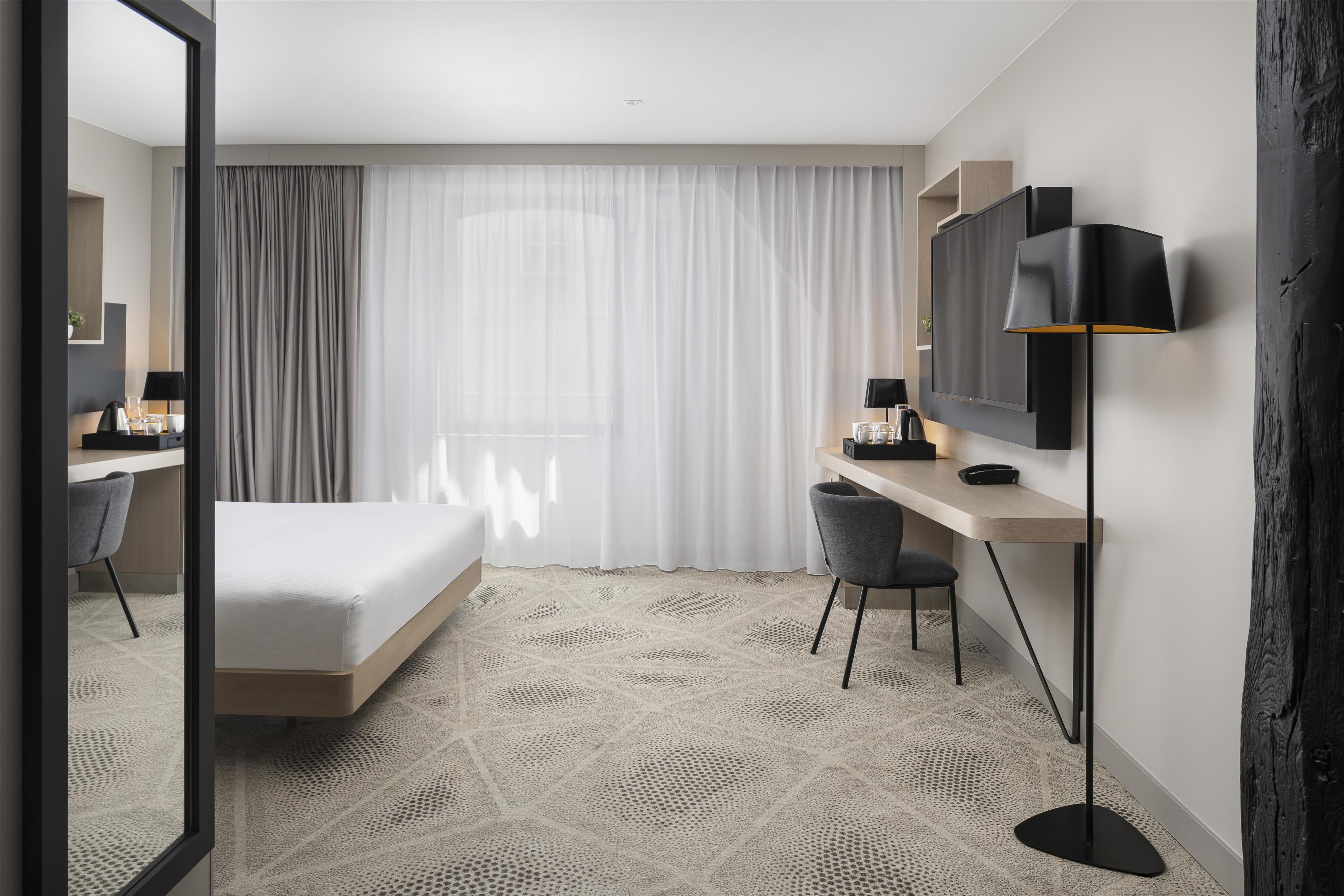 Double Accessible King Size Bed